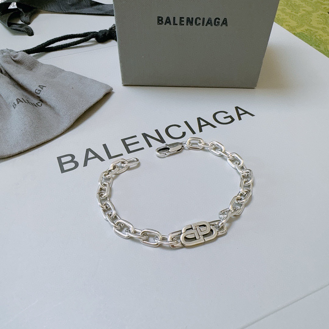 NO:575223,Batch. Original new product Balenciaga Balenciaga Bracelet Counter Same Balenciaga Bracelet Men's hot model shipped Unique design avant-garde A must-have for men and women!  Size 18.20.22.24cm, fine jewelry, balenciaga, balenciaga, bracelet19860909批. 原单货新品 巴黎世家 Balenciaga手链专柜一致巴黎世家手链 男士火爆款出货 设计独特 前卫 男女必备！码数18.20.22.24cm,饰品精品,balenciaga,balenciaga,bracelet,Jewelry