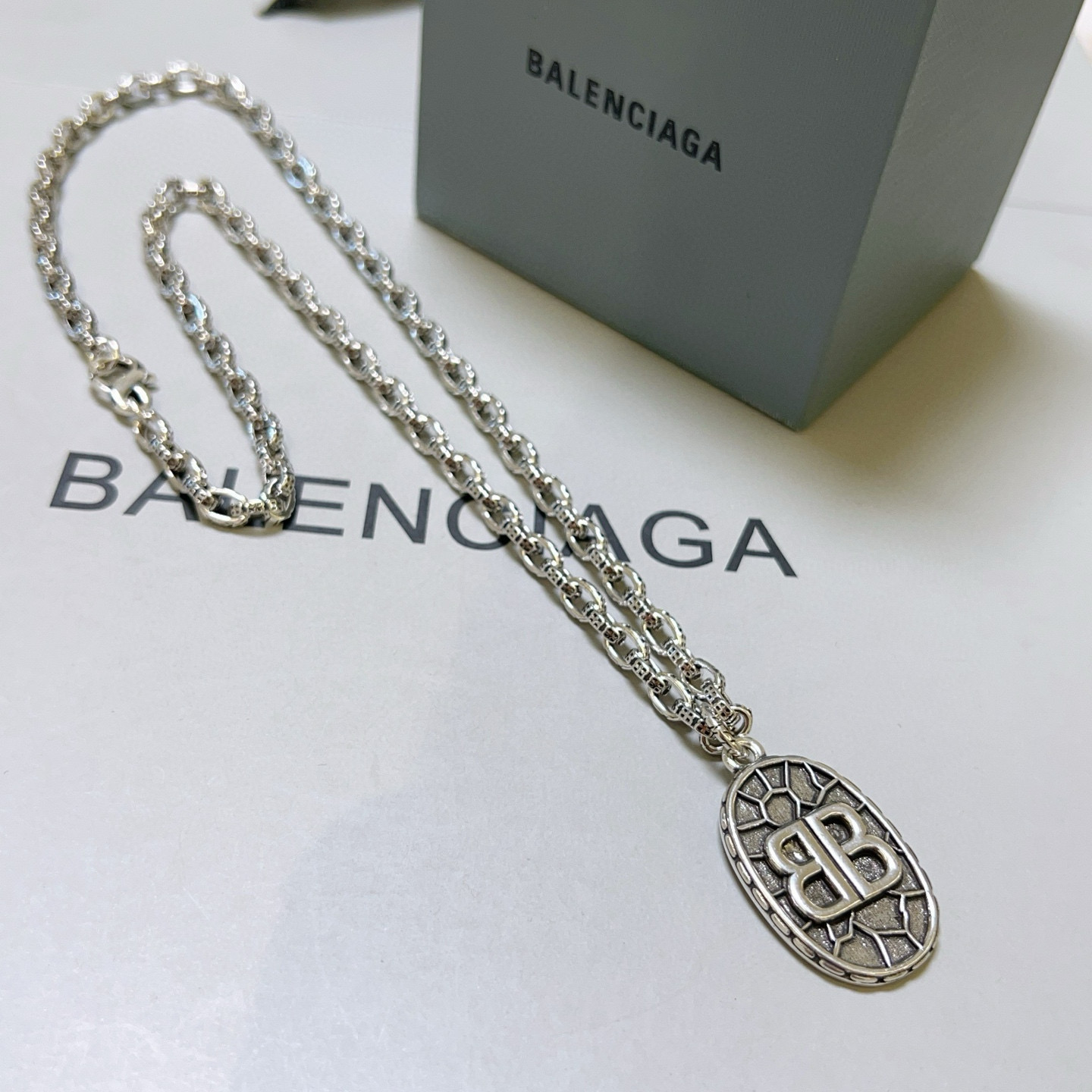 NO:581766,Batch original single goods new products Balenciaga necklace Balenciaga new necklace counter consistent fine details workmanship every detail process in place fine design craftsmanship hot models shipped unique design retro style Balenciaga necklace, jewelry boutique, balenciaga, balenciaga, necklace19860909批 原单货新品 巴黎世家项链 Balenciaga 新款项链专柜一致 细节做工精细 每个细节流程到位 设计工艺精细 火爆款出货 设计独特 复古风格 巴黎世家项链,饰品精品,balenciaga,balenciaga,necklace,Jewelry