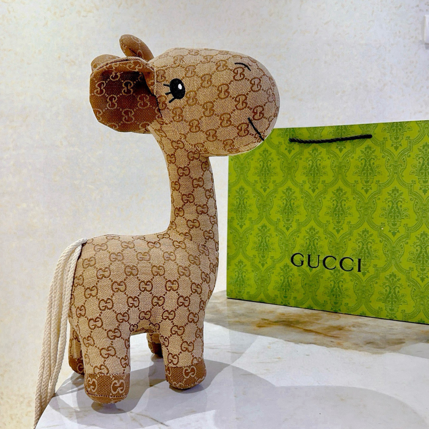 NO:581773,Batch. Hot model is coming. Gucci official website launches new product donkey doll for exclusive high-quality sale. New product exported to French orders. A donkey doll from Gucci. It is purely handmade. The texture and fullness are all in place. Not many in stock, and the hands are slow. Super cute. Looking forward to my little donkey. Put it in the car and put it at home. It is full of high-end. The size of 35cm is particularly fun to hold in the hand., jewelry boutique, gucci, louis vuitton19860909批. 爆款来袭 古驰官网首发新品毛驴玩偶独家高品质发售 出口法国订单新品发布 ,古驰的的一款毛驴公仔,纯手工制作工艺 质感 饱满度全部到位 现货不多,手慢无 超级可爱的 期待我的小毛驴.放车里放家里高级感满满 35cm的尺寸,抱在手里特别好玩.,饰品精品,gucci,louis vuitton,Jewelry