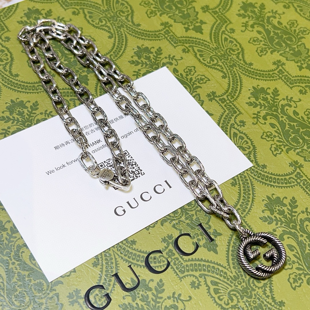 NO:575228,The latest Gucci necklace has a higher grade. The same style as the star Anger Forest series double G Gucci necklace. The chain length is 60 cm and the length can be changed. The details are distressed. The shiny version is not available in the market. This model has been on the market. It is a best-selling model in Gucci. It is very good to match with trendy clothes, fine jewelry, gucci, and necklace.19860909批古驰项链最新款链条档次更高明星同款Anger Forest系列双G古驰项链 链长60厘米可改长度 细节对版做旧处理 非市面亮面版型 这款一直在出 古驰里面热卖款 非常好搭配潮流衣服,饰品精品,gucci,necklace,Jewelry