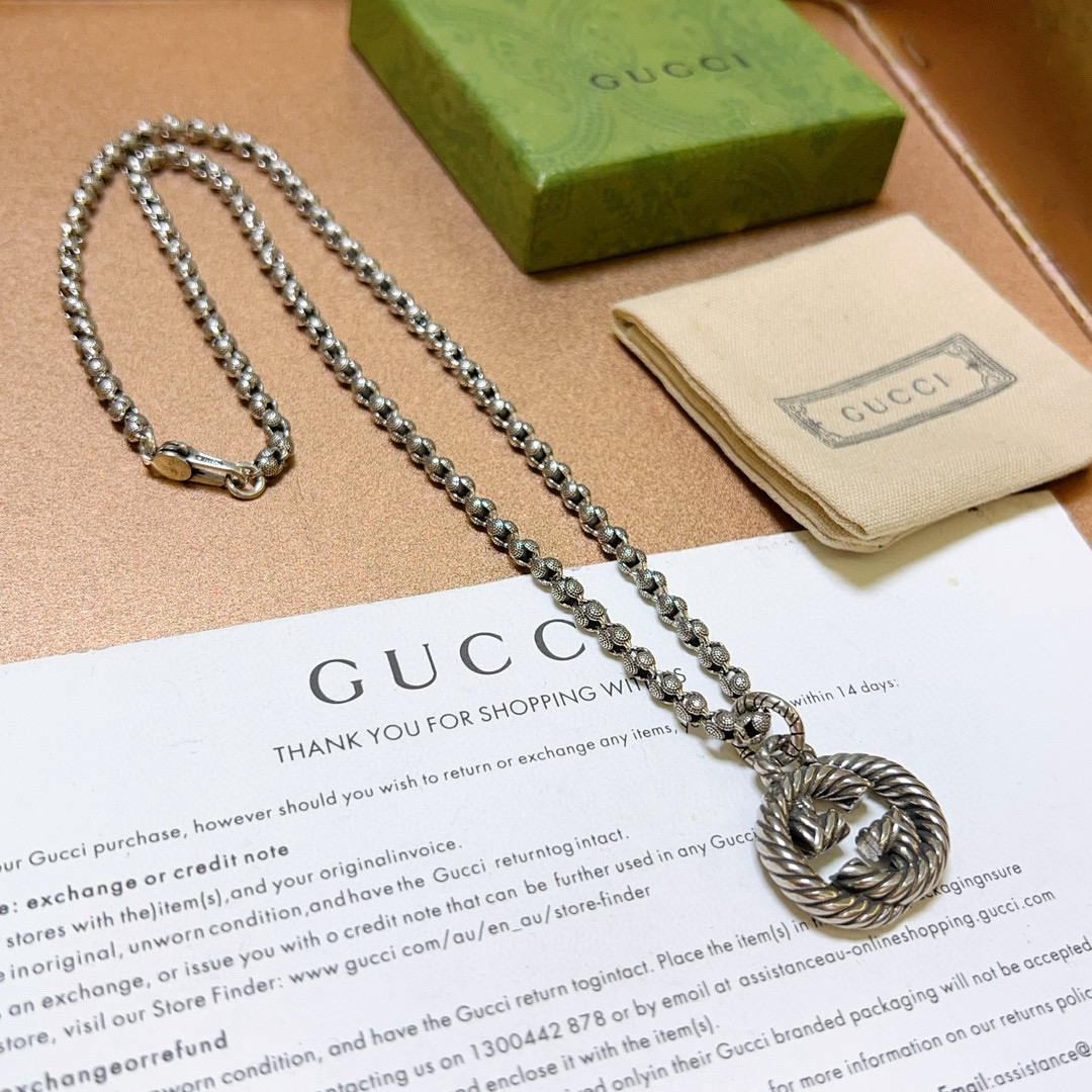 NO:575235,Batch Gucci necklace's latest chain is of higher quality, the same style as the star's Anger Forest series, double G classic punk necklace series, retro single buckle necklace, details are distressed, non-market shiny version, this one has been out, best-selling model in Gucci, very good with trendy clothes, fine jewelry, gucci, necklace19860909批 古驰项链最新款链条档次更高明星同款Anger Forest系列双G经典款朋克项链系列复古单扣项链 细节对版做旧处理 非市面亮面版型 这款一直在出 古驰里面热卖款 非常好搭配潮流衣服,饰品精品,gucci,necklace,Jewelry