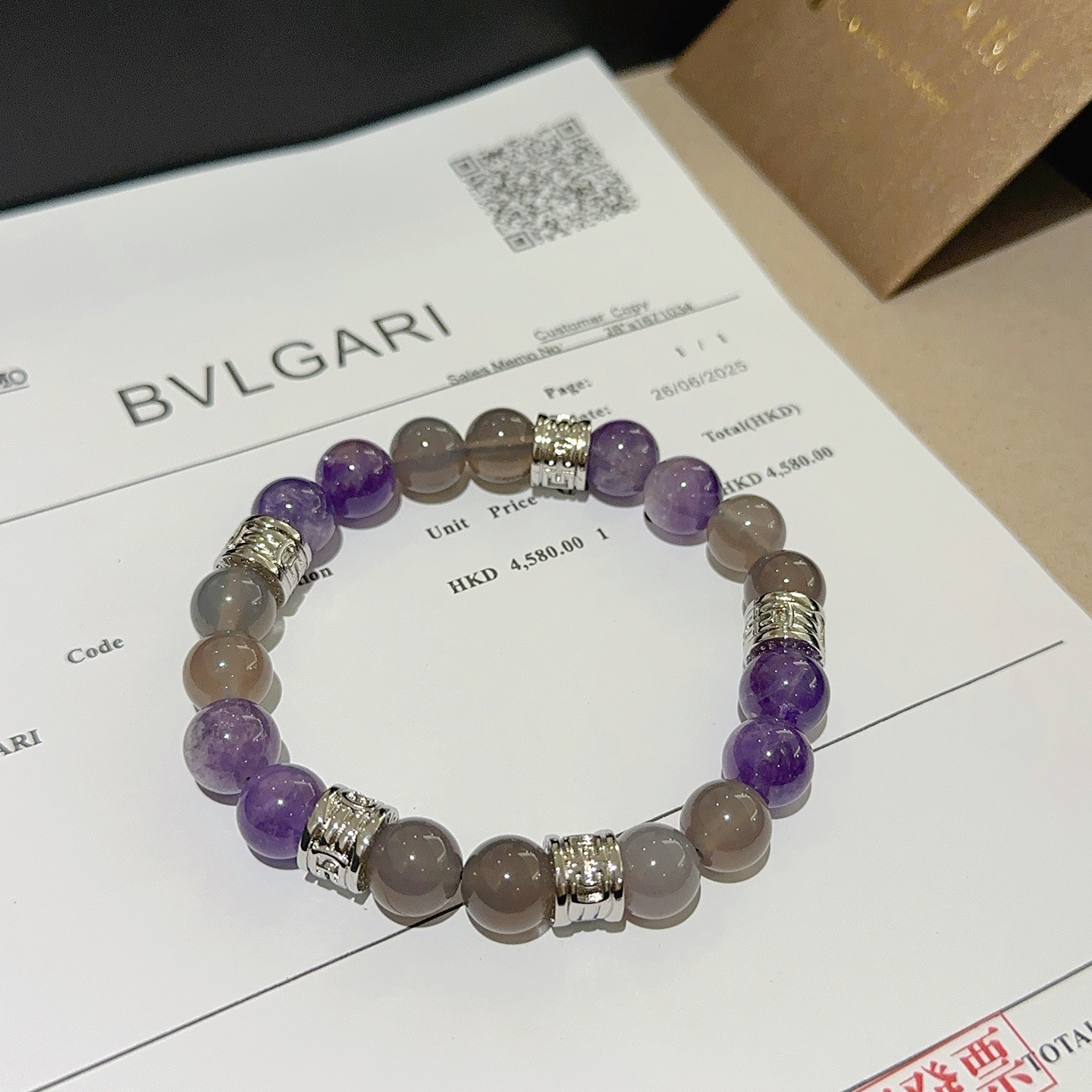 NO:581829,Batch. Bvlgari bracelet V gold material BVLGARI DIVAS' DREAM series natural amethyst bracelet is in perfect condition, with unparalleled details, the unique color is completely impeccable, and is decorated with a classic ring shape design, which is simple yet elegant and eye-catching. The pure handmade combination of V gold is more elegant and elegant. Same style for men and women. Bvlgari bracelet size: 18 20 22 24 cm, boutique jewelry, Bottega  veneta,bvlgari,bvlgari,bracelet19860909批.宝格丽手链V金材质 BVLGARI宝格丽 DIVAS‘ DREAM 系列 天然紫水晶手链品相完美,细节无敌,那种独特的色泽完全无可挑剔,再缀以经典指环外形设计,简约之余却又优雅夺目,V金纯手工的组合更显气色,上手雅致动人.男女同款 宝格丽手链尺寸:18 20 22 24厘米,饰品精品,bottega veneta,bvlgari,bvlgari,bracelet,Jewelry