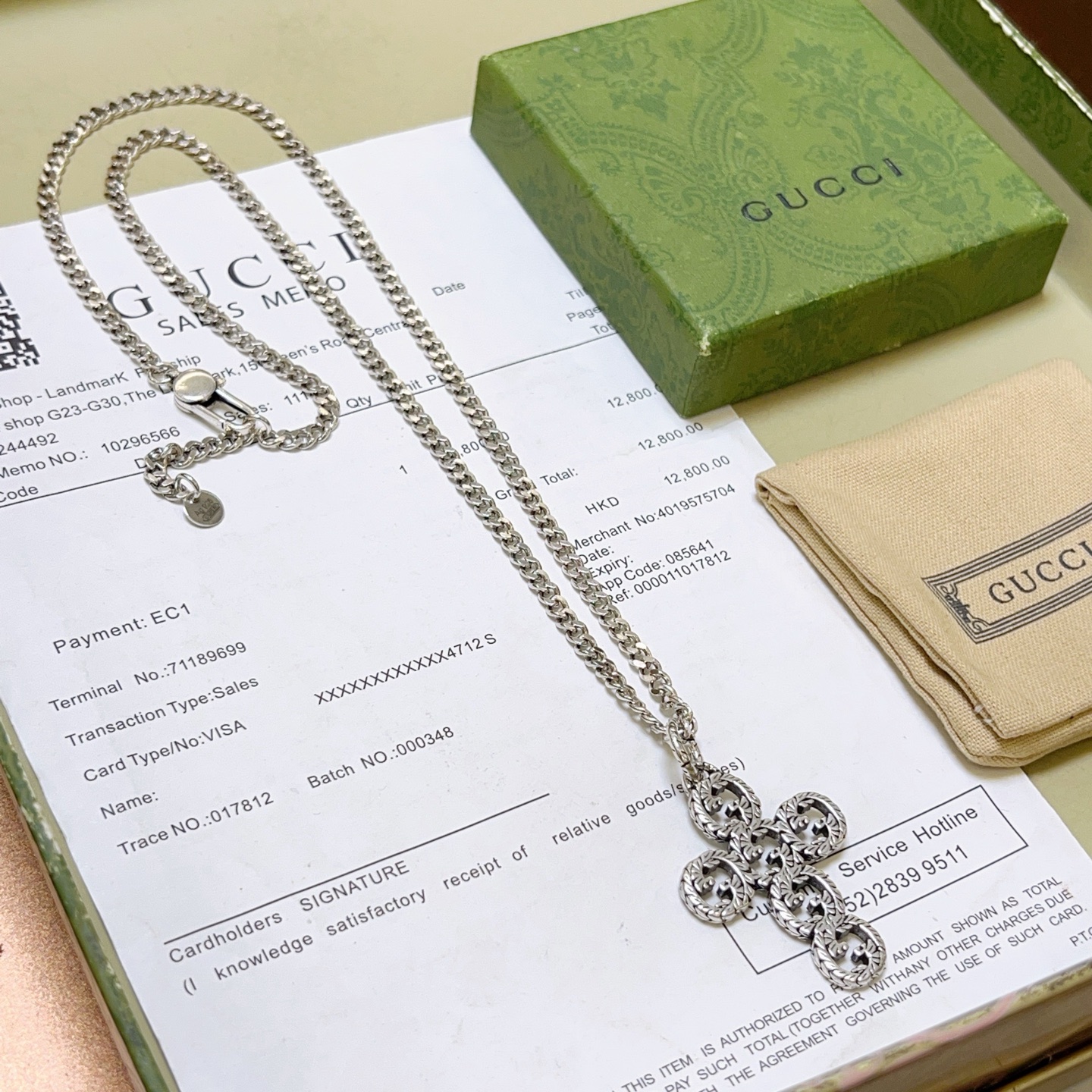 NO:575391,Batch No explosion, no release. Gucci official website new models are updated simultaneously. Douyin is the first choice for Internet celebrities to bring goods. The latest chain of Gucci necklace is of higher quality. The same style as the Anger Forest series bee double g Gucci necklace for celebrities. The details are distressed and not available in the market. The shiny version. This one has been released. The best-selling model in Gucci. Very easy to match, fine jewelry, gucci, necklace.19860909批 不爆不发 古驰官网新款同步更新 抖音带货网红首选 古驰项链最新款链条档次更高明星同款Anger Forest系列蜜蜂双g古驰项链定制项链 细节对版做旧处理 非市面亮面版型 这款一直在出 古驰里面热卖款 非常好搭配,饰品精品,gucci,necklace,Jewelry