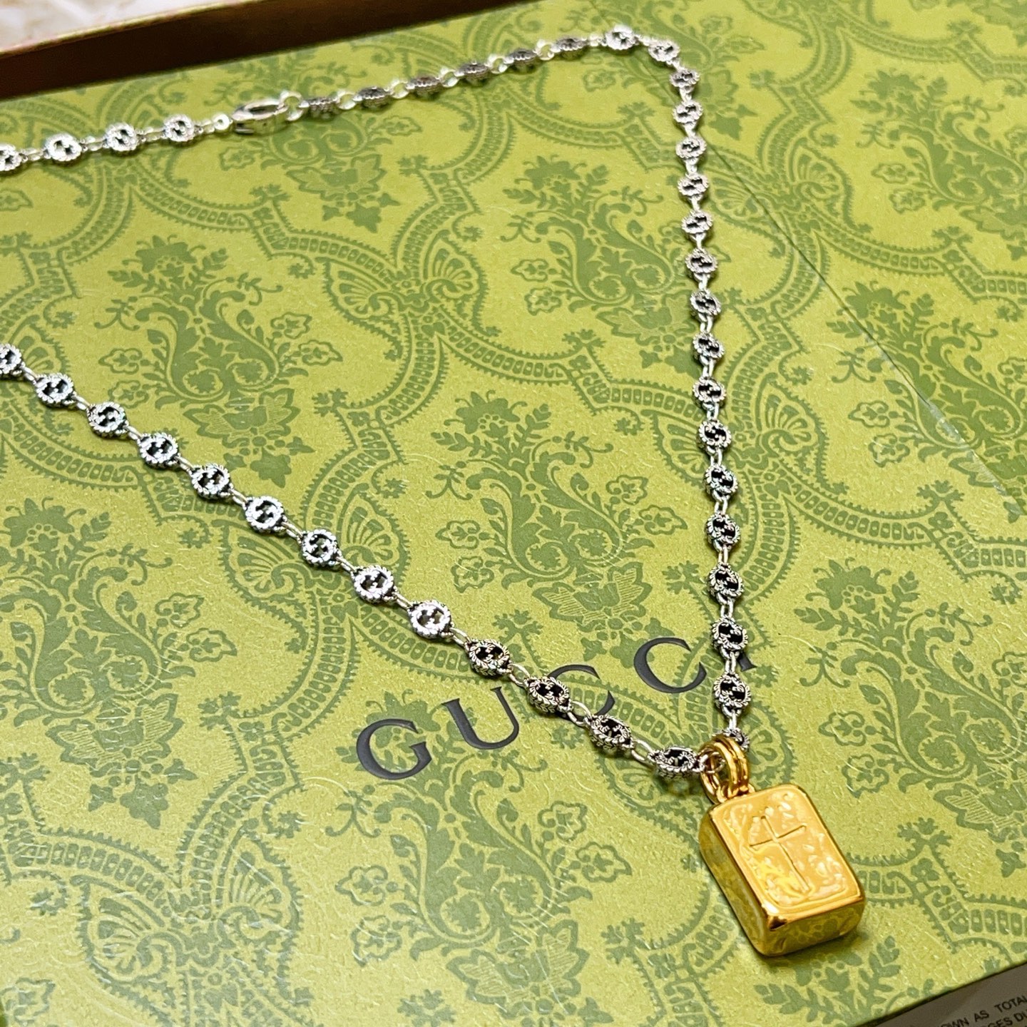 NO:582307,Batch, no explosion, no release, Gucci official website new models are updated simultaneously, Douyin is the first choice for Internet celebrities to bring goods, the latest chain of Gucci necklace is higher-grade, the same style as the Anger Forest series for celebrities, double G Gucci necklace custom necklace, details are distressed, non-market glossy version, this one has been released, the best-selling model in Gucci, very easy to match, fine jewelry, gucci, necklace19860909批  不爆不发 古驰官网新款同步更新 抖音带货网红首选 古驰项链最新款链条档次更高明星同款Anger Forest系列 双g古驰项链定制项链 细节对版做旧处理 非市面亮面版型 这款一直在出 古驰里面热卖款 非常好搭配,饰品精品,gucci,necklace,Jewelry