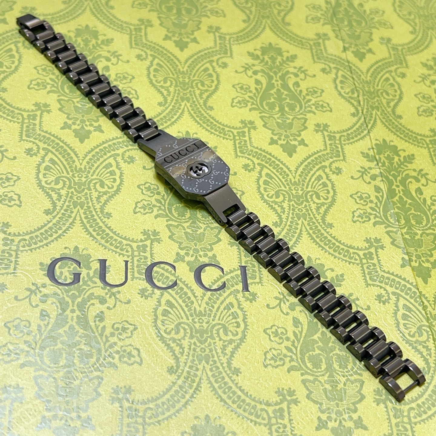 NO:575400,Batch. The latest Gucci bracelet is the latest classic model. It is exquisite regardless of style and texture. It is absolutely top-notch. You can understand the original logo at a glance. It is super nice. The best choice for matching clothes. It is a must-have artifact for men and women. It is a boutique jewelry, gucci, gucci, bracelet.19860909批. 最新出炉 Gucci古驰手链最新款的经典款 精致无论款式 质感 都是绝对的顶尖feel 只要看一眼就懂了原版logo 超 nice 搭配衣服最佳的选择,男女同款必备神器,饰品精品,gucci,gucci,bracelet,Jewelry