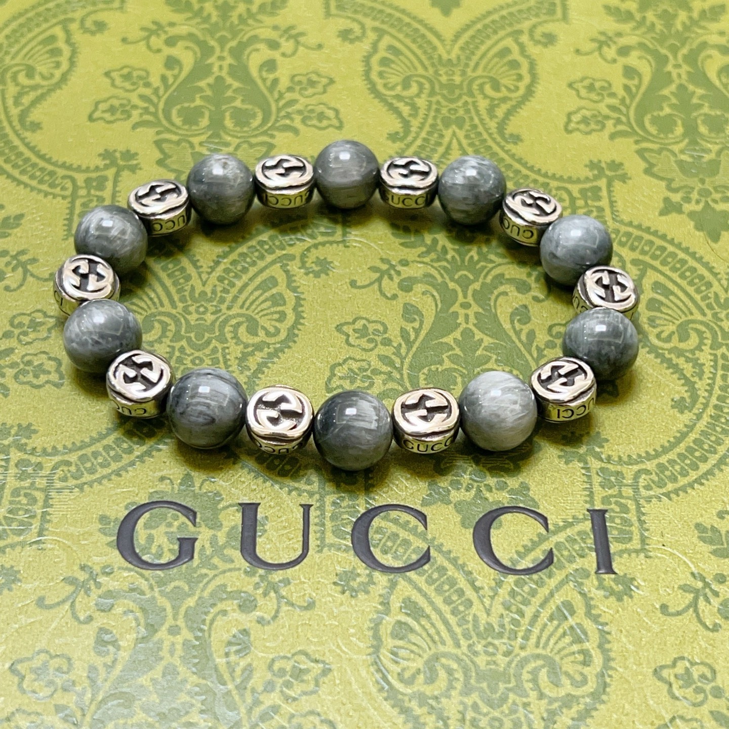 NO:582316,Batch Gucci bracelets for men and women, the latest natural stone bracelets are of higher quality, same style as stars Anger Forest Year of the Dragon series double g natural stone bracelets Size: 16-24 cm Details distressed version Not available in the market glossy version Not commonly available in the market This kind of model has been on the market, best-selling model in Gucci, very good to match clothes, high-quality jewelry, Gucci, Bracelet19860909批 古驰手链男女同款 最新款天然石手链档次更高明星同款Anger Forest龙年系列双g天然石手链 尺寸:16-24厘米 细节对版做旧处理 非市面亮面版型 非市面普通做这款一直在出 古驰里面热卖款 非常好搭配衣服,饰品精品,gucci,bracelet,Jewelry