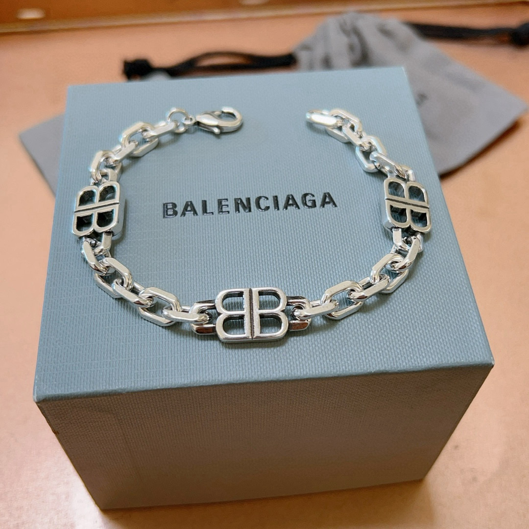 NO:575382,Batch. Original new product Balenciaga Bracelet Balenciaga Bracelet Counter Same Balenciaga Bracelet Men's hot model shipped Unique design avant-garde A must-have for men!  Size 18 20 22 24 cm, fine jewelry, balenciaga, balenciaga, bracelet19860909批. 原单货新品 巴黎世家手链Balenciaga手链专柜一致巴黎世家手链 男士火爆款出货 设计独特 前卫 男士必备！码数18 20 22 24 厘米,饰品精品,balenciaga,balenciaga,bracelet,Jewelry