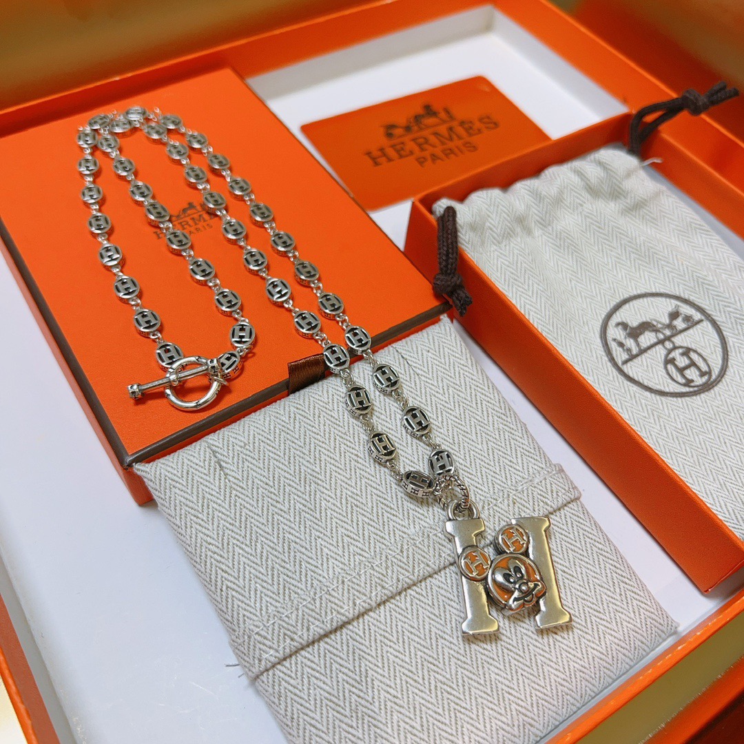NO:582349,Batch. HERMES Hermès Necklace, Pig Nose Necklace Series Jewelry, Imported and Customized. High-end Chains, Classic Matches, New Products, Simple Fashion Counter Consistency, Hot Styles Shipped, Unique Designs, Avant-garde, Must-Have Styles for Men and Women!  , jewelry boutique, hermes, hermes, necklace19860909批.HERMES 爱马仕项链 猪鼻子项链系列首饰 进口定制.高端链条经典搭配 新品 简单时尚专柜一致 火爆款出货 设计独特 前卫 男女必备款！,饰品精品,hermes,hermes,necklace,Jewelry