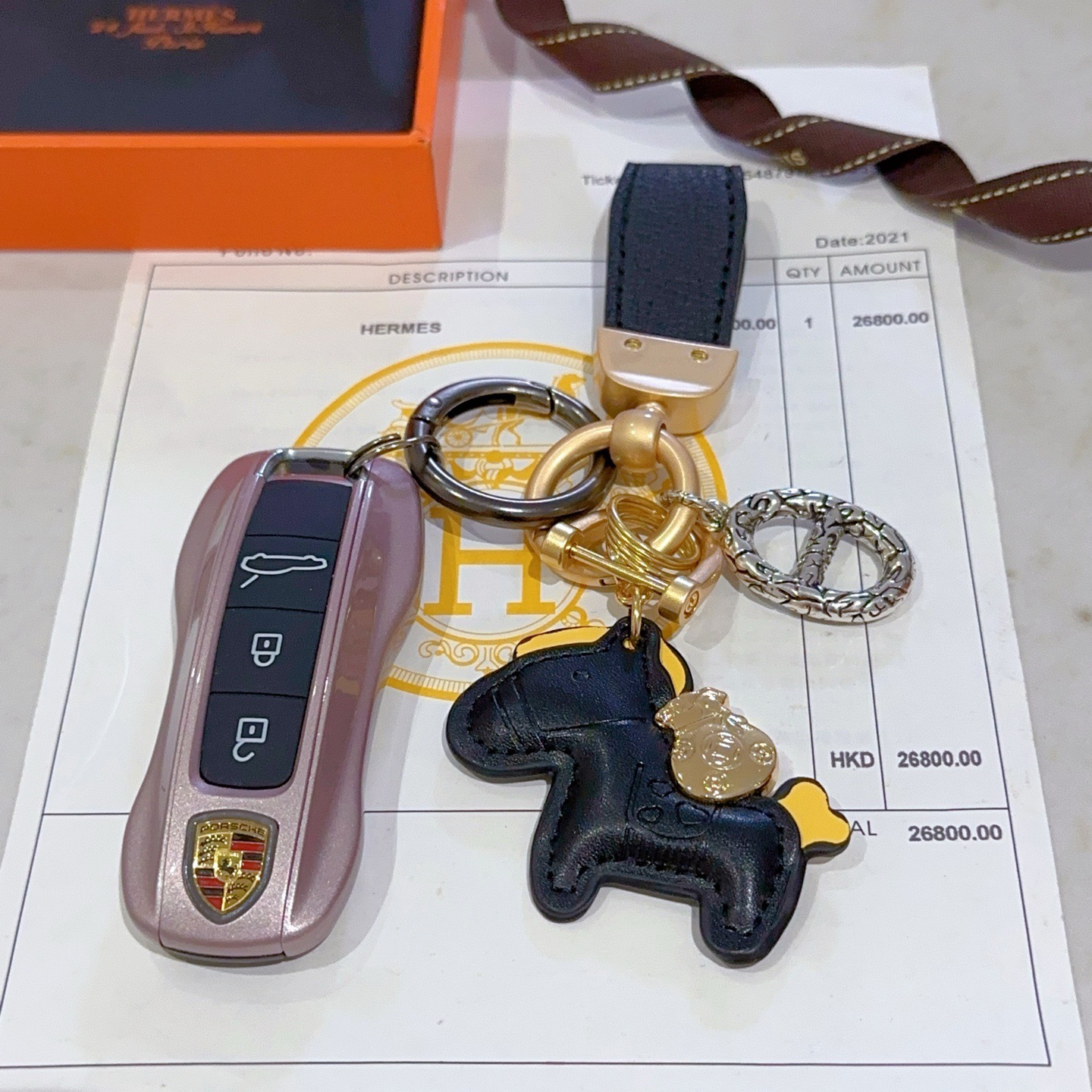 NO:582204,Batch. New Hermes Hermes keychain keychain thickened version Platinum version. High-end Seiko version [color][color] Many Internet celebrities have the same style. Hermes pendant keychain is a test of the master's craftsmanship. It is not easy to ensure that every detail is in place [color][color] High-end customization. Same style for men and women. Hermès is popular. 1:1 super refined like stars. The same K gold texture, crafted with high-end precision craftsmanship.  The car keychain is really awesome, fine jewelry, hermes, hermes, keychain19860909批.新款Hermes爱马仕钥匙扣钥匙扣加厚版 铂金版.高级精工版[色][色]众多网红同款 爱马仕挂饰钥匙扣太考验师傅的手艺了 要确保每个细节都到位不简单[色][色] 高端定制 男女同款 爱马仕火爆 1:1超精赞明星 同款 k金质感,精工高端工艺打造出炉. 车钥匙扣上真的赞爆,饰品精品,hermes,hermes,keychain,Jewelry