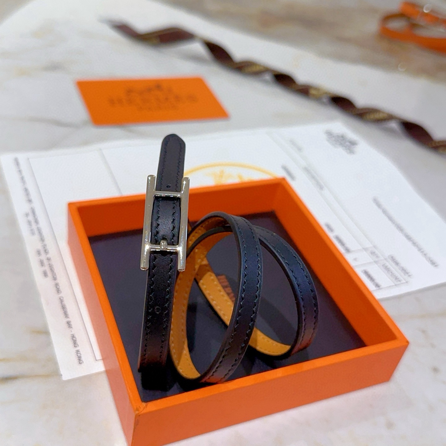 NO:582246,Batch New Product Release Hermès Leather Cord Bracelet Latest Handmade Cowhide Material Stamped Logo High-grade Stars Same Style Anger Forest Series Hermès Bracelet Classic Series 18k Gold Bracelet Handle Detailed Version Distressed Unmarketed Glossy Version This Has Been Out The Best Seller in Hermès Very Good Matching with Trendy Clothes Same Style for Men and Women Self-adjustable Sizes in 3 Levels, Boutique Jewelry, Hermes, Bracelet, Cowhide19860909批 新品发售 爱马仕手绳皮绳手链最新款纯手工牛皮材质钢印logo档次更高明星同款Anger Forest系列爱马仕手链经典款系列18k金手链手绳 细节对版做旧处理 非市面亮面版型 这款一直在出 爱马仕里面热卖款 非常好搭配潮流衣服男女同款 尺寸3档自行调节,饰品精品,hermes,bracelet,cowhide,Jewelry