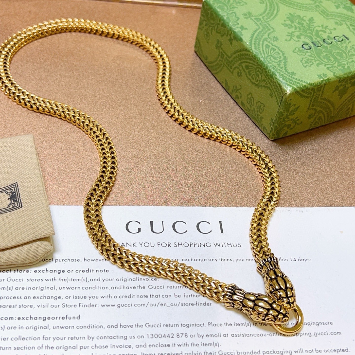 NO:582245,Batch Gucci necklace with double snake heads, the latest chain with a higher grade. The same style as the Anger Forest series double G ring ring for celebrities. Gucci necklace. The details are distressed. The glossy version is not available in the market. This one has been on the market. It is a best-selling model in Gucci. It goes well with trendy clothes, fine jewelry, gucci, necklace, ring.19860909批 古驰项链双蛇头最新款链条档次更高明星同款Anger Forest系列双G戒指环古驰项链 细节对版做旧处理 非市面亮面版型 这款一直在出 古驰里面热卖款 非常好搭配潮流衣服,饰品精品,gucci,necklace,ring,Jewelry