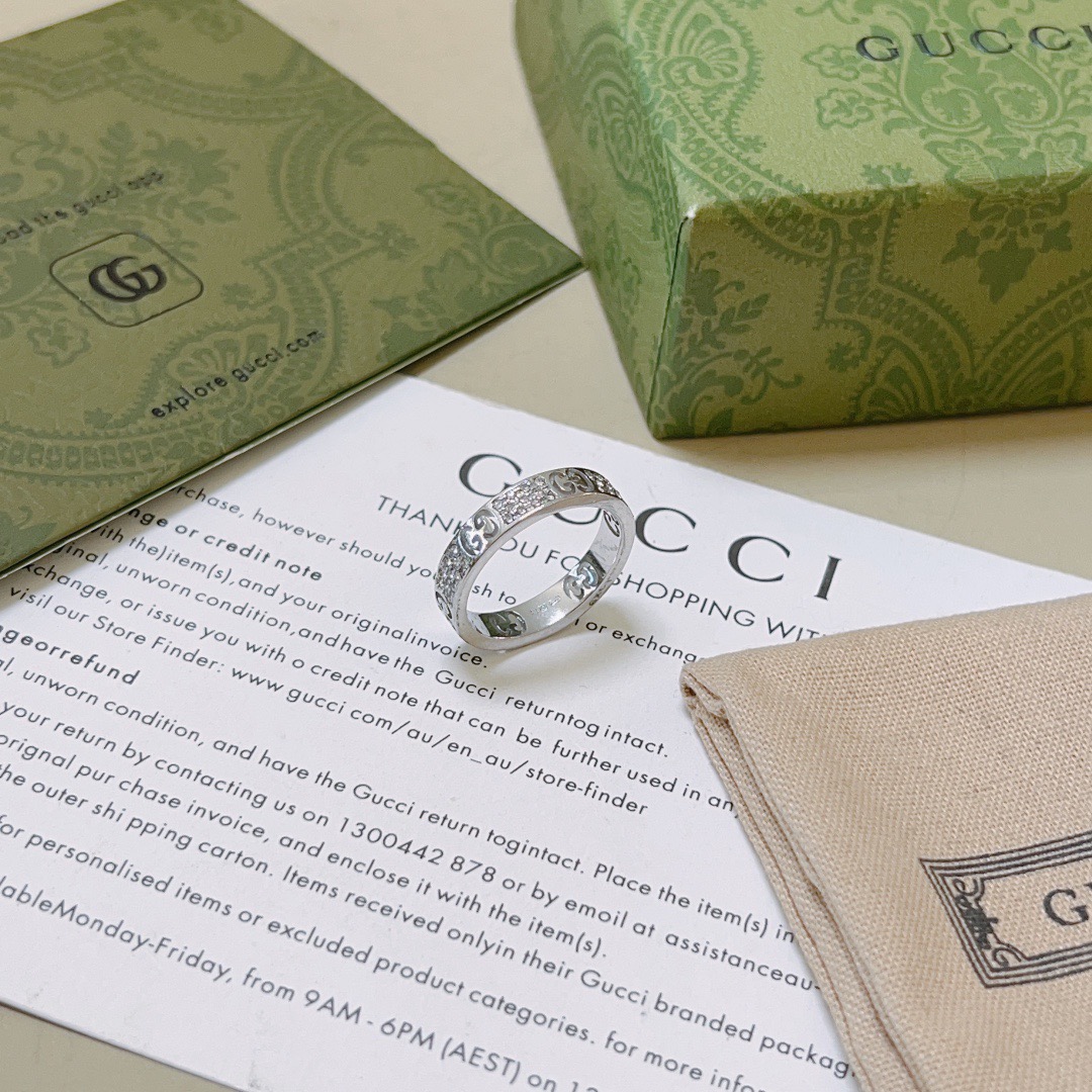 NO:582251,Batch. The latest style of Gucci ring has a higher grade. The same style as the star's Anger Forest series. Double G is purely handmade. Gucci ring. The details are hand-made. The glossy version is always on sale. It is the best-selling model in Gucci. It goes very well with trendy clothes. The size is 6, 7, 8, 9, 10, 11, fine jewelry, gucci, ring.19860909批.古驰戒指最新款款式档次更高明星同款Anger Forest系列双G纯手工制作工艺 古驰戒指 细节对版纯手工处理 亮面版型 这款一直在出 古驰里面热卖款 非常好搭配潮流衣服码数美6 7 8 9 10 11,饰品精品,gucci,ring,Jewelry