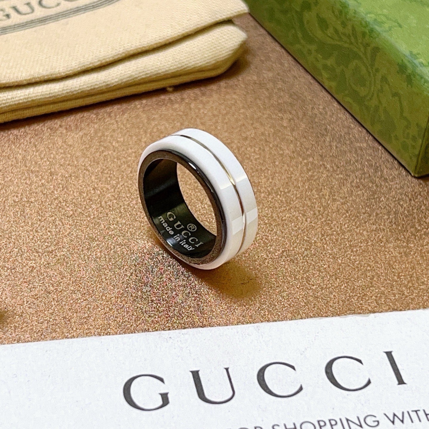 NO:575370,Batch. The latest style of Gucci ring is of higher quality. The same model as the star Anger Forest series. V-gold texture with heavy double G. Pure handmade craftsmanship. Gucci ring. Ceramic high-end customization. Detail matching is purely handmade. Non-market glossy version. This one has been out. The best-selling model in Gucci. Very good to match with trendy clothes. The size is 7 8 9 10 11. Couple rings of the same style for men and women, fine jewelry, gucci, ring.19860909批.古驰戒指最新款款式档次更高明星同款Anger Forest系列v金质感沉沉双G纯手工制作工艺 古驰戒指 陶瓷高端定制 细节对版纯手工处理 非市面亮面版型 这款一直在出 古驰里面热卖款 非常好搭配潮流衣服码数美7 8 9 10 11 男女同款情侣戒指,饰品精品,gucci,ring,Jewelry
