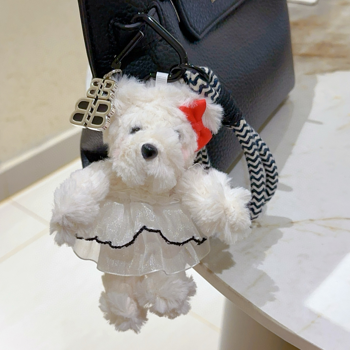 NO:582254,The first batch of new products released Balenciaga bag charm keychain Balenciaga keychain The latest bag charms are of a higher grade and are the same style as celebrities Classic co-branded design concept keychain series The details are distressed and not available in the market Glossy version This one has been on the market. The best-selling model in Balenciaga. Very good match with trendy backpacks, jewelry boutiques, balenciaga, backpacks, keychain19860909批新品发布 巴黎世家包包挂饰钥匙扣 巴黎世家钥匙扣 最新款包包挂饰档次更高明星同款 经典款联名设计理念钥匙扣系列 细节对版做旧处理 非市面亮面版型 这款一直在出 巴黎世家里面热卖款 非常好搭配潮流背包,饰品精品,balenciaga,backpacks,keychain,Jewelry