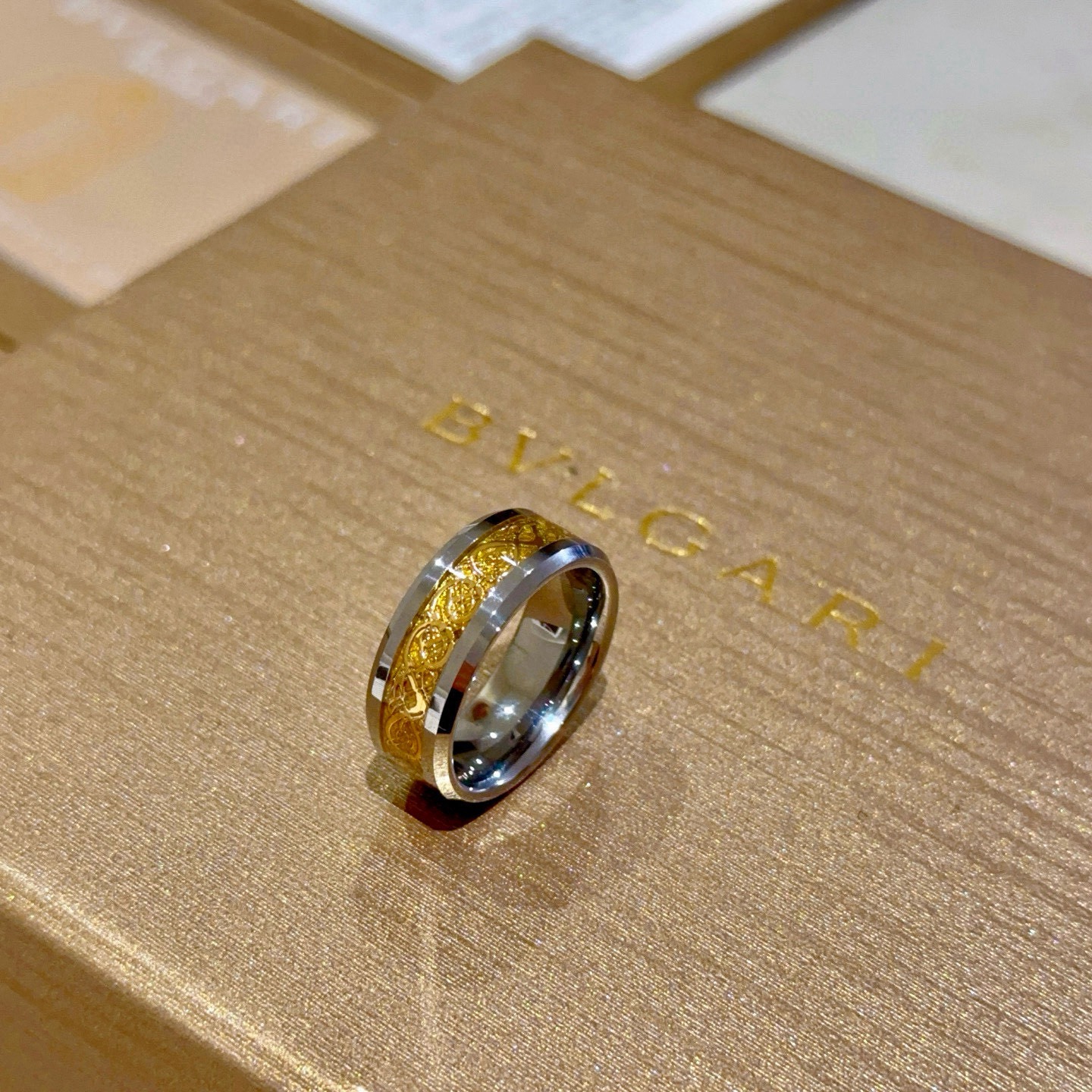 NO:582828,Batch. Bulgari necklace made of V gold. BVLGARI DIVAS’ DREAM series. Perfect appearance, incomparable details. The unique color is completely impeccable. It is also decorated with a classic ring shape design. It is simple yet elegant and eye-catching. The combination of gold adds color and makes the upper body elegant and attractive. Same style for men and women. Bvlgari ring code number: 789 10 11. Heavy texture, exquisite jewelry, bottega  veneta,bvlgari,bvlgari,necklace,ring,gold19860909批.宝格丽项链V金材质.BVLGARI宝格丽 DIVAS‘ DREAM 系列 品相完美,细节无敌,那种独特的色泽完全无可挑剔,再缀以经典指环外形设计,简约之余却又优雅夺目,黄金的组合更显气色,上身雅致动人.男女同款 宝格丽戒指 码数:789 10 11 质感沉甸甸,饰品精品,bottega veneta,bvlgari,bvlgari,necklace,ring,gold,Jewelry