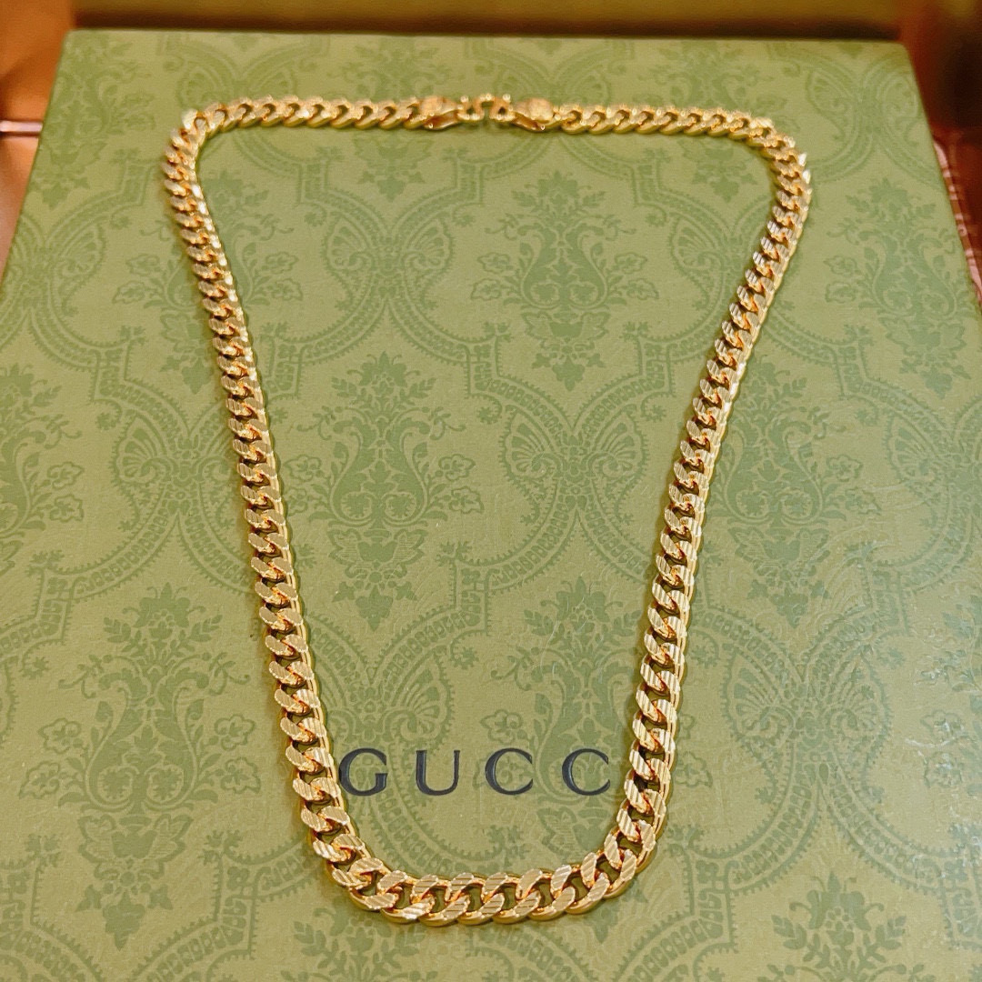 NO:575504,The latest Gucci necklace has a higher grade. The same model as the star's Anger Forest series double G classic necklace Chow Tai Fook Gold Store series gold necklace. It does not fade and is protected. The chain length is 60 cm and can be changed in length. The details are distressed. It is not a shiny version on the market. This one has been out. It is a best-selling model in Gucci. It is very good to match trendy clothes, fine jewelry, gucci, necklace, gold.19860909批古驰项链最新款链条档次更高明星同款Anger Forest系列双G经典项链周大福金店系列黄金项链 不退色加保护 链长60厘米可改长度 细节对版做旧处理 非市面亮面版型 这款一直在出 古驰里面热卖款 非常好搭配潮流衣服,饰品精品,gucci,necklace,gold,Jewelry