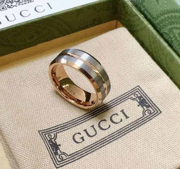 NO:582863,Batch. The latest style of Gucci ring is of higher quality. The same style as the star's Anger Forest series v gold texture double G. Pure handmade craftsmanship. Gucci ring. Detail matching is purely handmade. Non-market glossy version. This one has been out. The best-selling model in Gucci. Very easy to match with trendy clothes. The size is 7 8 9 10 11. Couple rings of the same style for men and women, fine jewelry, gucci, ring19860909批.古驰戒指最新款款式档次更高明星同款Anger Forest系列v金质感双G纯手工制作工艺 古驰戒指 细节对版纯手工处理 非市面亮面版型 这款一直在出 古驰里面热卖款 非常好搭配潮流衣服码数美7 8 9 10 11 男女同款情侣戒指,饰品精品,gucci,ring,Jewelry