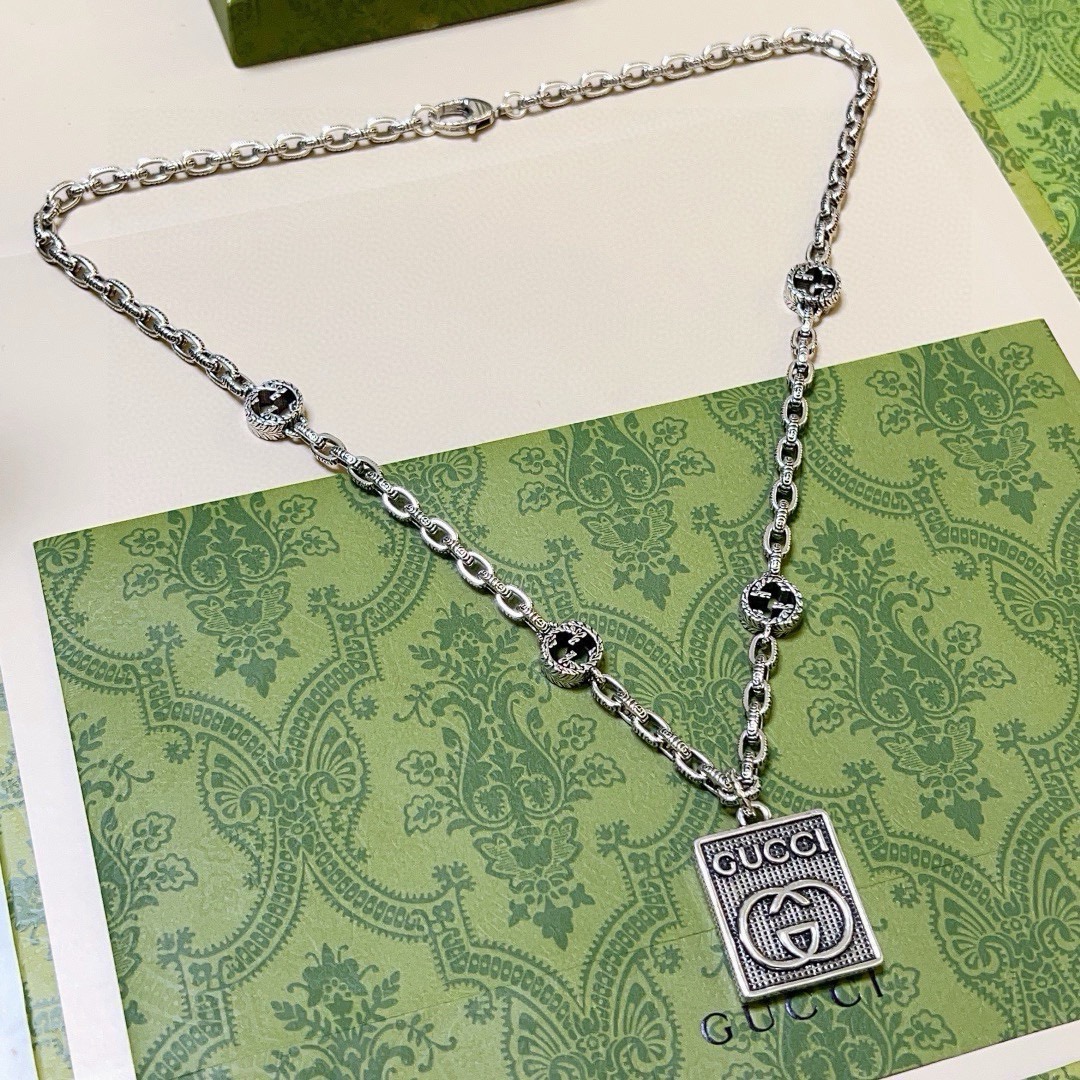 NO:582865,Batch of huge and handsome Gucci necklace, the latest chain with higher grade, the same style as the Anger Forest series double G Gucci necklace for celebrities. Gucci mask series necklace. The details are distressed. The non-market glossy version. This one has been on the market. It is a best-selling model in Gucci. It goes well with trendy clothes, fine jewelry, gucci, and necklace.19860909批 巨帅气古驰项链最新款链条档次更高明星同款Anger Forest系列双G古驰项链 古驰面具系列项链 细节对版做旧处理 非市面亮面版型 这款一直在出 古驰里面热卖款 非常好搭配潮流衣服,饰品精品,gucci,necklace,Jewelry