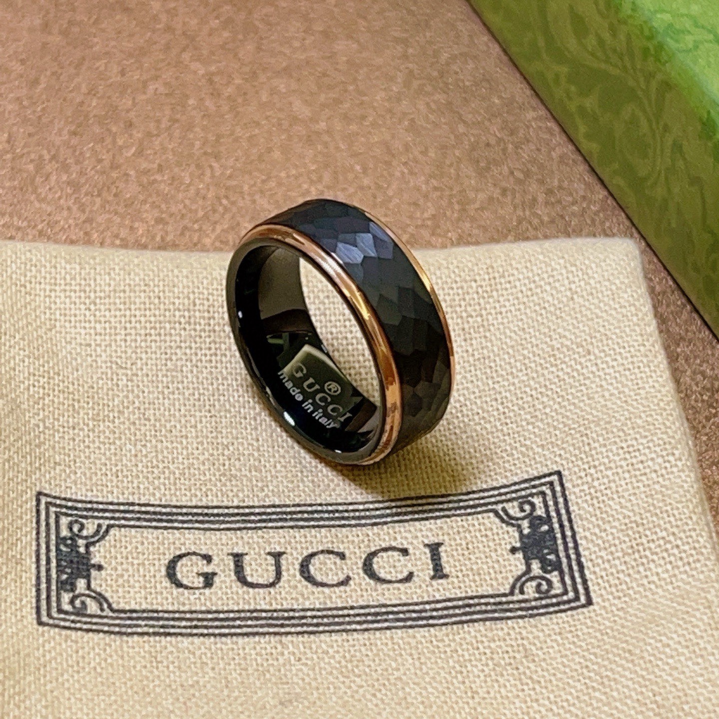NO:575509,Batch. The latest style of Gucci ring is of higher quality. The same style as the star's Anger Forest series v gold texture double G. Pure handmade craftsmanship. Gucci ring. Detail matching is purely handmade. Non-market glossy version. This one has been out. The best-selling model in Gucci. Very easy to match with trendy clothes. The size is 7 8 9 10 11. Couple rings of the same style for men and women, fine jewelry, gucci, ring19860909批.古驰戒指最新款款式档次更高明星同款Anger Forest系列v金质感双G纯手工制作工艺 古驰戒指 细节对版纯手工处理 非市面亮面版型 这款一直在出 古驰里面热卖款 非常好搭配潮流衣服码数美7 8 9 10 11 男女同款情侣戒指,饰品精品,gucci,ring,Jewelry