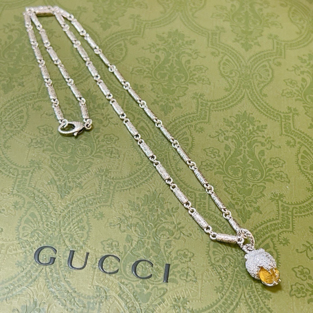 NO:582858,The latest Gucci necklace has a higher grade. The same style as the star's Anger Forest series. Double G classic style. Gucci series retro silver necklace. The chain length is 60 cm and the length can be changed. The details are distressed. The shiny version is not available in the market. This one has been out. It is a best-selling model in Gucci. It is very good to match with trendy clothes, fine jewelry, gucci, necklace.19860909批古驰项链最新款链条档次更高明星同款Anger Forest系列双G经典款古驰系列复古银项链 链长60厘米可改长度 细节对版做旧处理 非市面亮面版型 这款一直在出 古驰里面热卖款 非常好搭配潮流衣服,饰品精品,gucci,necklace,Jewelry