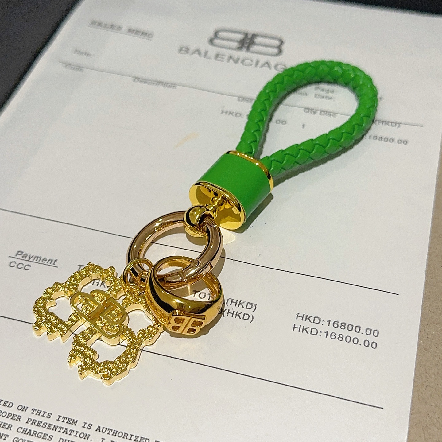 NO:583073,The first batch of new products released Balenciaga bag charm keychain Balenciaga keychain The latest bag charms are of a higher grade and are the same style as celebrities Classic co-branded design concept keychain series The details are distressed and not available in the market Glossy version This one has been on the market. The best-selling model in Balenciaga. Very good match with trendy backpacks, jewelry boutiques, balenciaga, backpacks, keychain19860909批新品发布 巴黎世家包包挂饰钥匙扣 巴黎世家钥匙扣 最新款包包挂饰档次更高明星同款 经典款联名设计理念钥匙扣系列 细节对版做旧处理 非市面亮面版型 这款一直在出 巴黎世家里面热卖款 非常好搭配潮流背包,饰品精品,balenciaga,backpacks,keychain,Jewelry