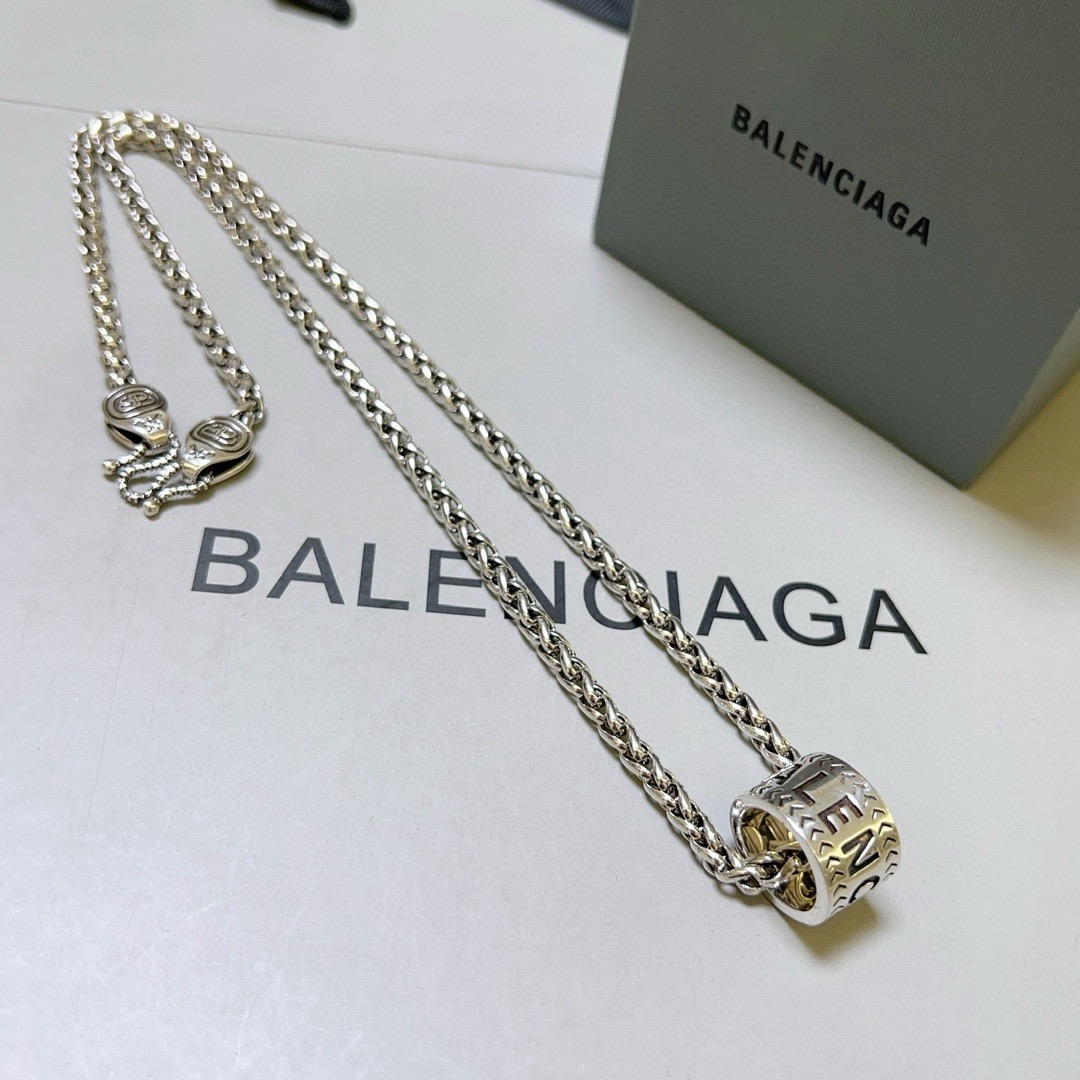 NO:583096,Batch original single goods new products Balenciaga necklace Balenciaga new necklace counter consistent fine details workmanship every detail process in place fine design craftsmanship hot models shipped unique design retro style Balenciaga necklace, jewelry boutique, balenciaga, balenciaga, necklace19860909批 原单货新品 巴黎世家项链 Balenciaga 新款项链专柜一致 细节做工精细 每个细节流程到位 设计工艺精细 火爆款出货 设计独特 复古风格 巴黎世家项链,饰品精品,balenciaga,balenciaga,necklace,Jewelry