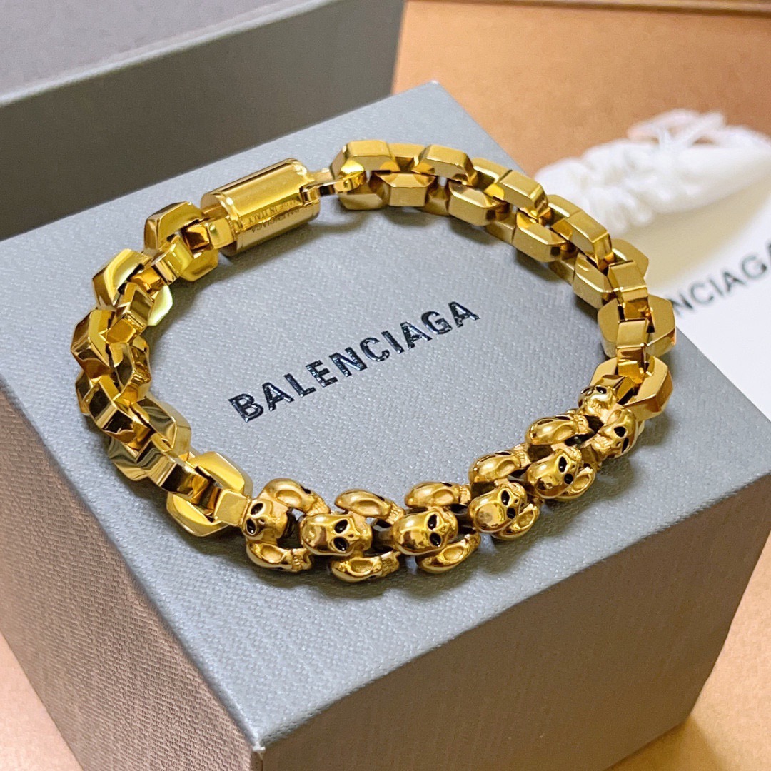 NO:575592,Batch original single goods new products Balenciaga necklace Balenciaga new necklace counter consistent fine details workmanship every detail process in place fine design craftsmanship hot models shipped unique design retro style Balenciaga necklace, jewelry boutique, balenciaga, balenciaga, necklace19860909批 原单货新品 巴黎世家项链 Balenciaga 新款项链专柜一致 细节做工精细 每个细节流程到位 设计工艺精细 火爆款出货 设计独特 复古风格 巴黎世家项链,饰品精品,balenciaga,balenciaga,necklace,Jewelry