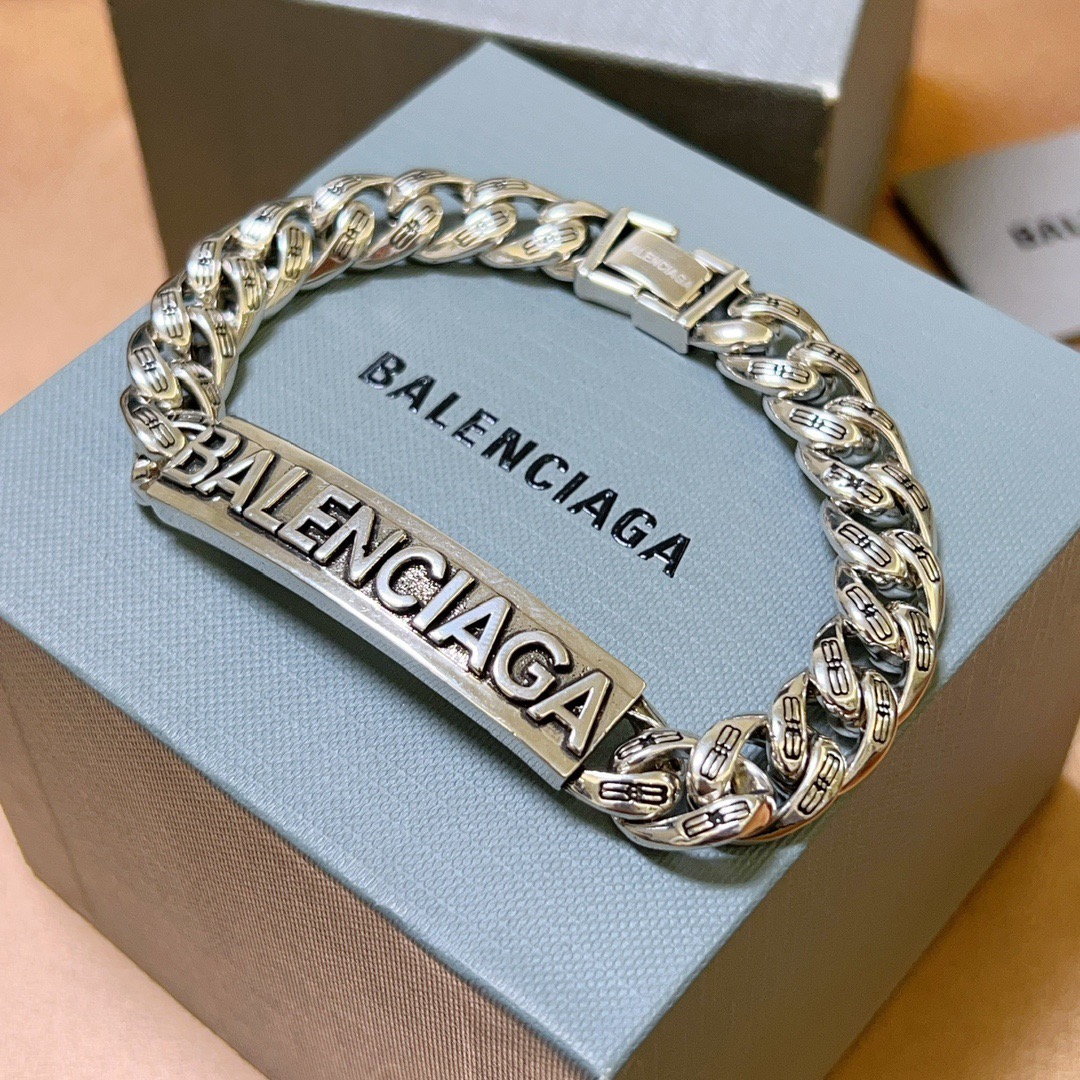 NO:583074,Batch. Original new product Balenciaga Balenciaga Bracelet Counter Same Balenciaga Bracelet Men's hot model shipped Unique design avant-garde A must-have for men and women!  Size 18.20.22.24cm, fine jewelry, balenciaga, balenciaga, bracelet19860909批. 原单货新品 巴黎世家 Balenciaga手链专柜一致巴黎世家手链 男士火爆款出货 设计独特 前卫 男女必备！码数18.20.22.24cm,饰品精品,balenciaga,balenciaga,bracelet,Jewelry
