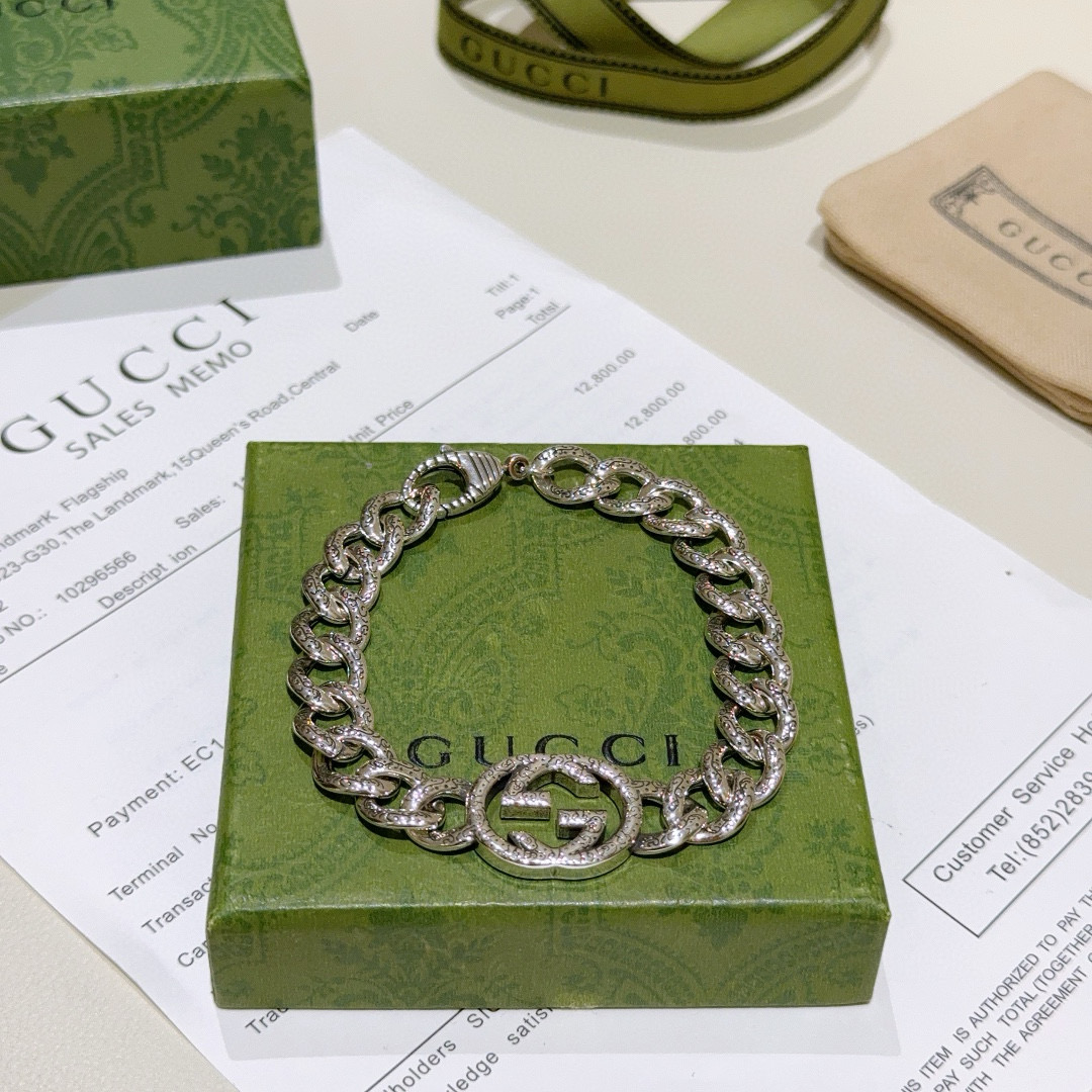 NO:583094,Batch. 2025 latest luxury version bracelet, pay attention to the details, exclusive high-quality Gucci bracelet, the latest classic style, exquisite, no matter the style or texture, it is absolutely top-notch. You can understand it at a glance. Super nice, the best choice to match clothes, a must-have artifact for men and women, size 17 to 24 cm, fine jewelry, gucci, gucci, bracelet19860909批. 2025最新出炉土豪版手链 认准细节 独家高品质 Gucci古驰手链最新款的经典款 精致无论款式 质感 都是绝对的顶尖feel 只要看一眼就懂了超 nice 搭配衣服最佳的选择,男女同款必备神器 码数17到24公分,饰品精品,gucci,gucci,bracelet,Jewelry