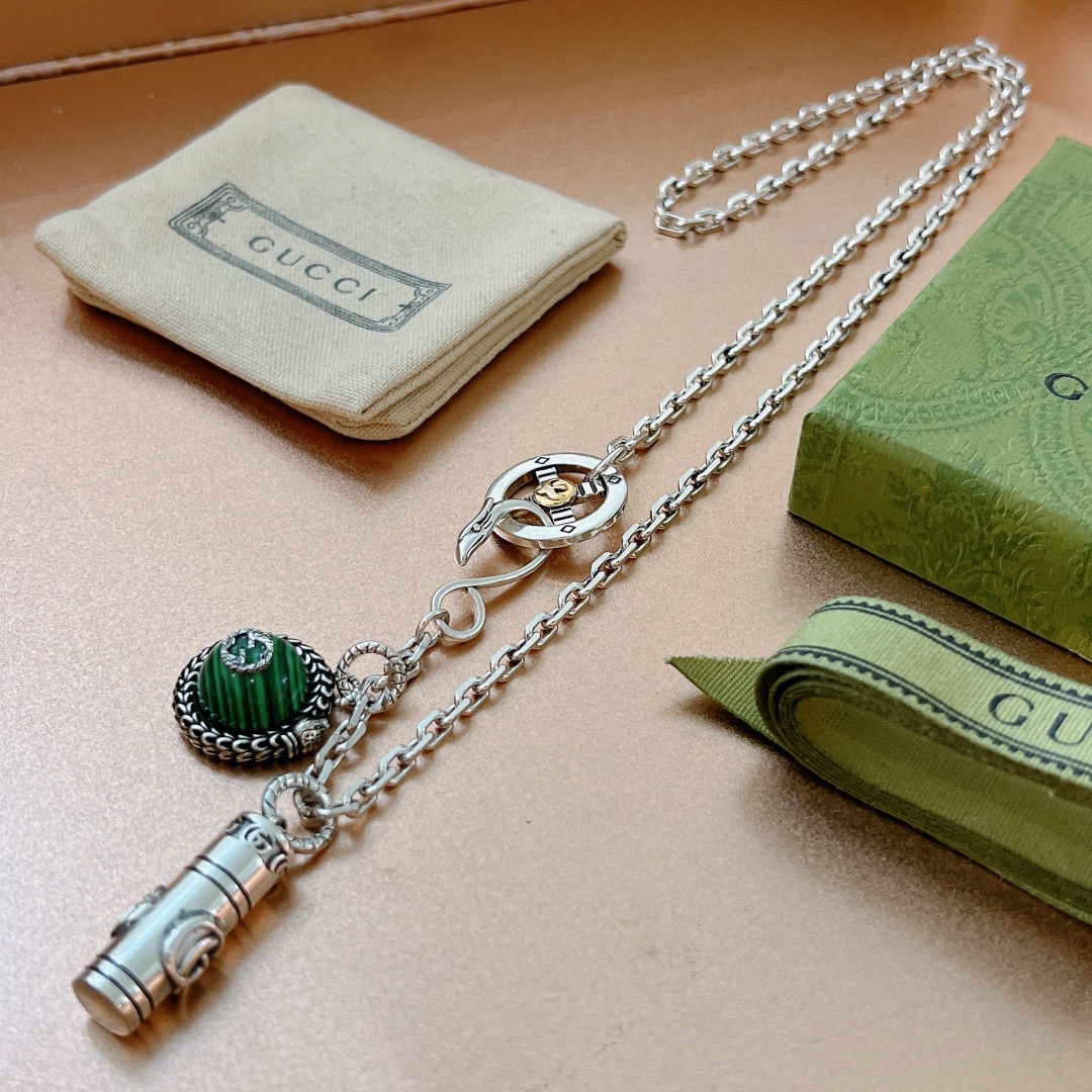 NO:583081,Batch Gucci necklace's latest chain has a higher grade. The same style as the star's Anger Forest series double G Gucci necklace. The chain length is 60 cm and can be changed in length. Gucci retro European and American trendy phoenix. The details are distressed. The shiny version is not available in the market. This one has been on the market. It is a best-selling model in Gucci. It goes well with trendy clothes, high-quality jewelry, gucci, and necklace.19860909批 古驰项链最新款链条档次更高明星同款Anger Forest系列双G古驰项链 链长60厘米可改长度 古驰复古欧美潮流凤 细节对版做旧处理 非市面亮面版型 这款一直在出 古驰里面热卖款 非常好搭配潮流衣服,饰品精品,gucci,necklace,Jewelry