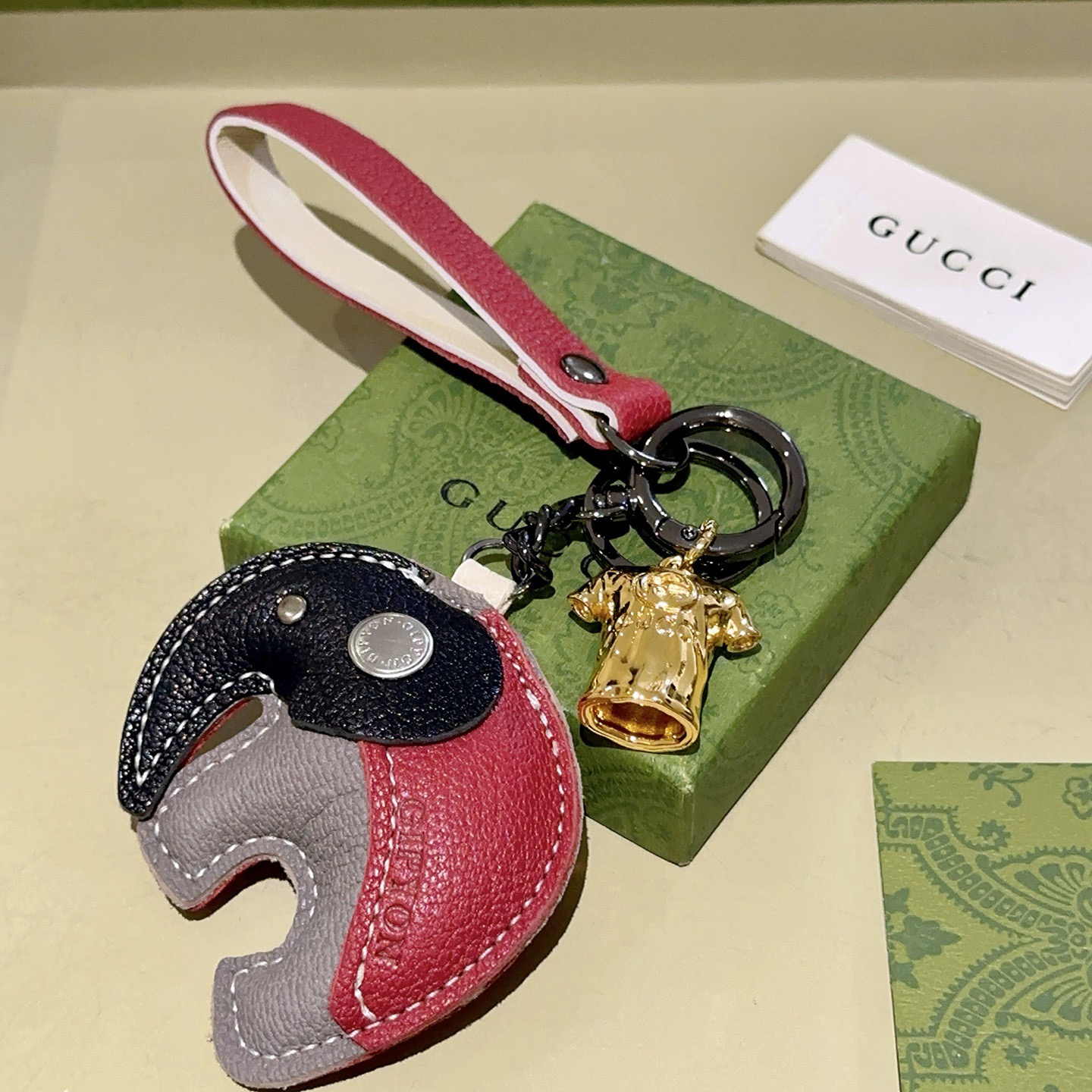 NO:590100,Batch of new product releases Gucci keychains Gucci bag buckles The latest bag charms are of higher quality Stars have the same style Anger Forest series Double G classic models co-branded design concept keychain series The details are distressed and not available in the market Glossy version This one has been out The best-selling model in Gucci Very good match with trendy backpacks, jewelry boutiques, gucci, backpacks, keychain19860909批新品发布 古驰钥匙扣 古驰包包扣 最新款包包挂饰档次更高明星同款Anger Forest系列双G经典款联名设计理念钥匙扣系列 细节对版做旧处理 非市面亮面版型 这款一直在出 古驰里面热卖款 非常好搭配潮流背包,饰品精品,gucci,backpacks,keychain,Jewelry