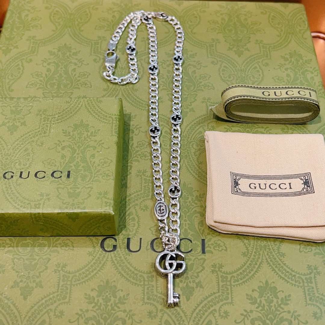 NO:590121,Batch. If it doesn’t explode, Gucci’s official website will update simultaneously. The first choice for Douyin to bring goods to Internet celebrities. Key necklace, Gucci necklace, the latest chain, higher grade, same style as Anger Forest series, double G Gucci necklace, customized necklace for celebrities. The details are distressed. Non-market glossy version. This one has been released. The best-selling model in Gucci. Very easy to match, fine jewelry, gucci, necklace.19860909批. 不爆不发 古驰官网新款同步更新 抖音带货网红首选 钥匙项链古驰项链最新款链条档次更高明星同款Anger Forest系列双g古驰项链定制项链 细节对版做旧处理 非市面亮面版型 这款一直在出 古驰里面热卖款 非常好搭配,饰品精品,gucci,necklace,Jewelry