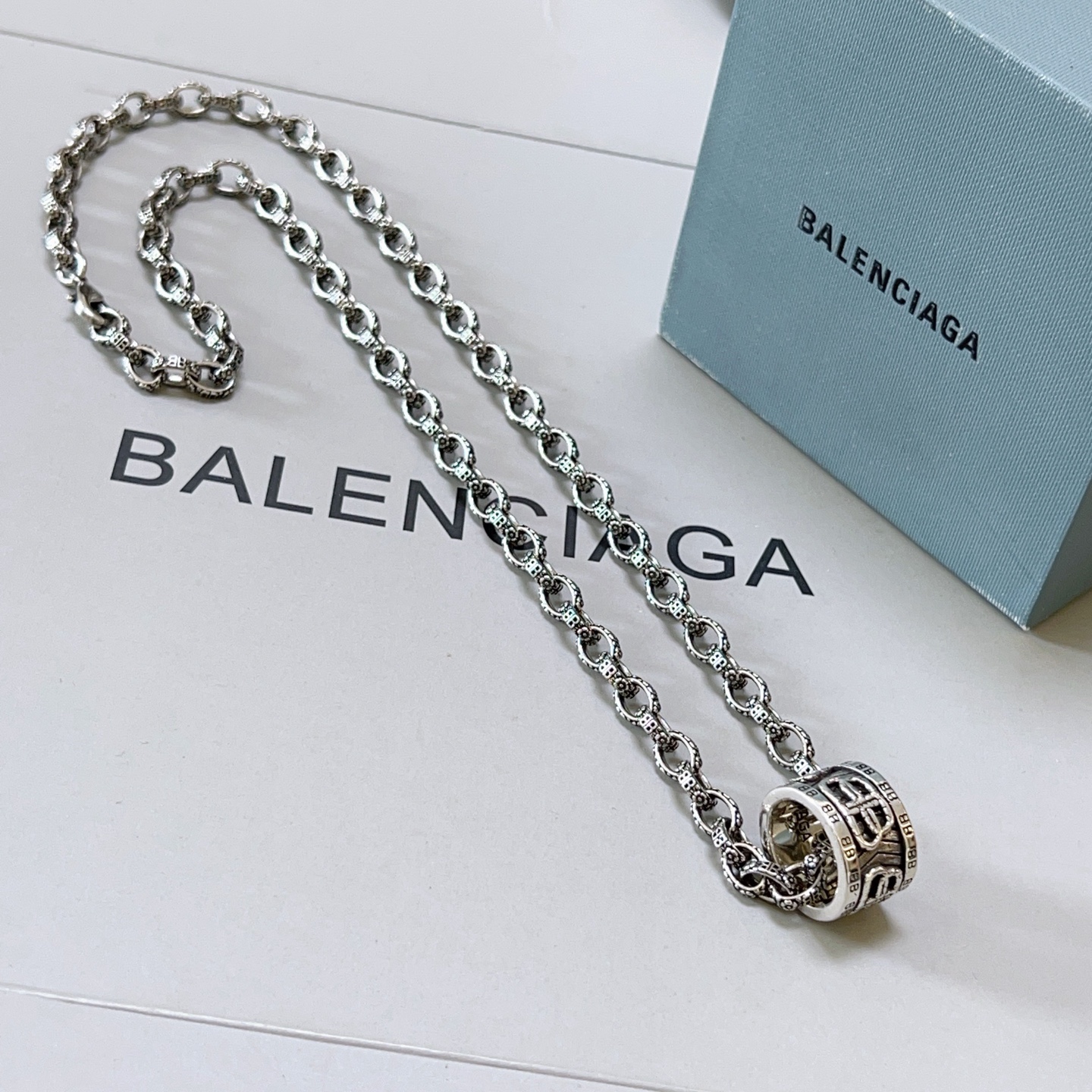 NO:590137,Batch original single goods new products Balenciaga necklace Balenciaga new necklace counter consistent fine details workmanship every detail process in place fine design craftsmanship hot models shipped unique design retro style Balenciaga necklace, jewelry boutique, balenciaga, balenciaga, necklace19860909批 原单货新品 巴黎世家项链 Balenciaga 新款项链专柜一致 细节做工精细 每个细节流程到位 设计工艺精细 火爆款出货 设计独特 复古风格 巴黎世家项链,饰品精品,balenciaga,balenciaga,necklace,Jewelry