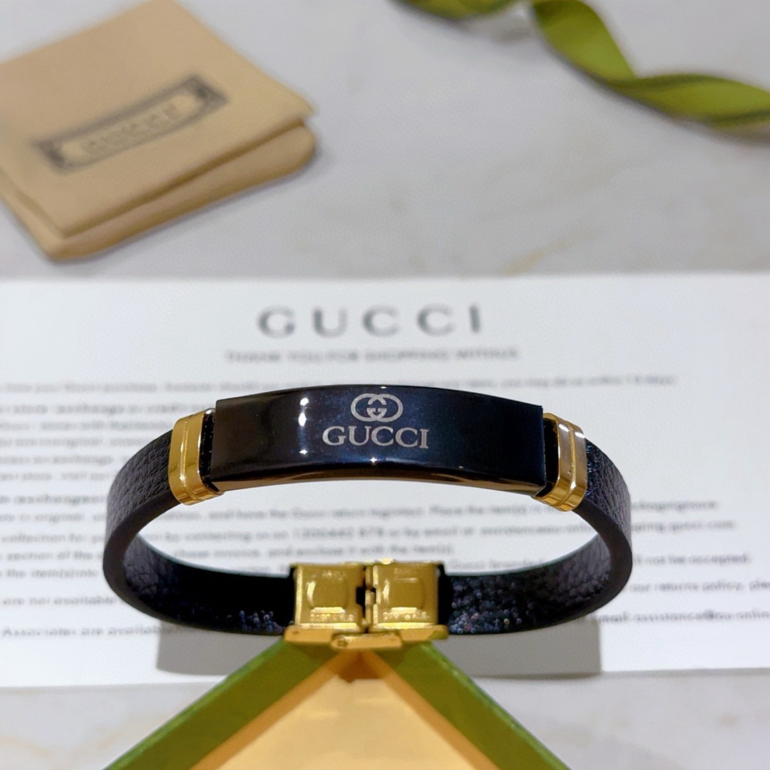 NO:583376,Batch new products for sale. The latest model of Gucci bracelet is made of pure handmade first-layer cowhide. The material is of a higher grade. The same model as the star Anger Forest series. Double G classic series. Leather rope bracelet. The details are distressed. The shiny version is not available in the market. This model has been released. It is a best-selling model in Gucci. It is very good to match with trendy clothes, fine jewelry, gucci, bracelet, cowhide.19860909批 新品发售 古驰手绳手环最新款纯手工头层牛皮材质档次更高明星同款Anger Forest系列双G经典款系列皮绳手链手绳 细节对版做旧处理 非市面亮面版型 这款一直在出 古驰里面热卖款 非常好搭配潮流衣服,饰品精品,gucci,bracelet,cowhide,Jewelry