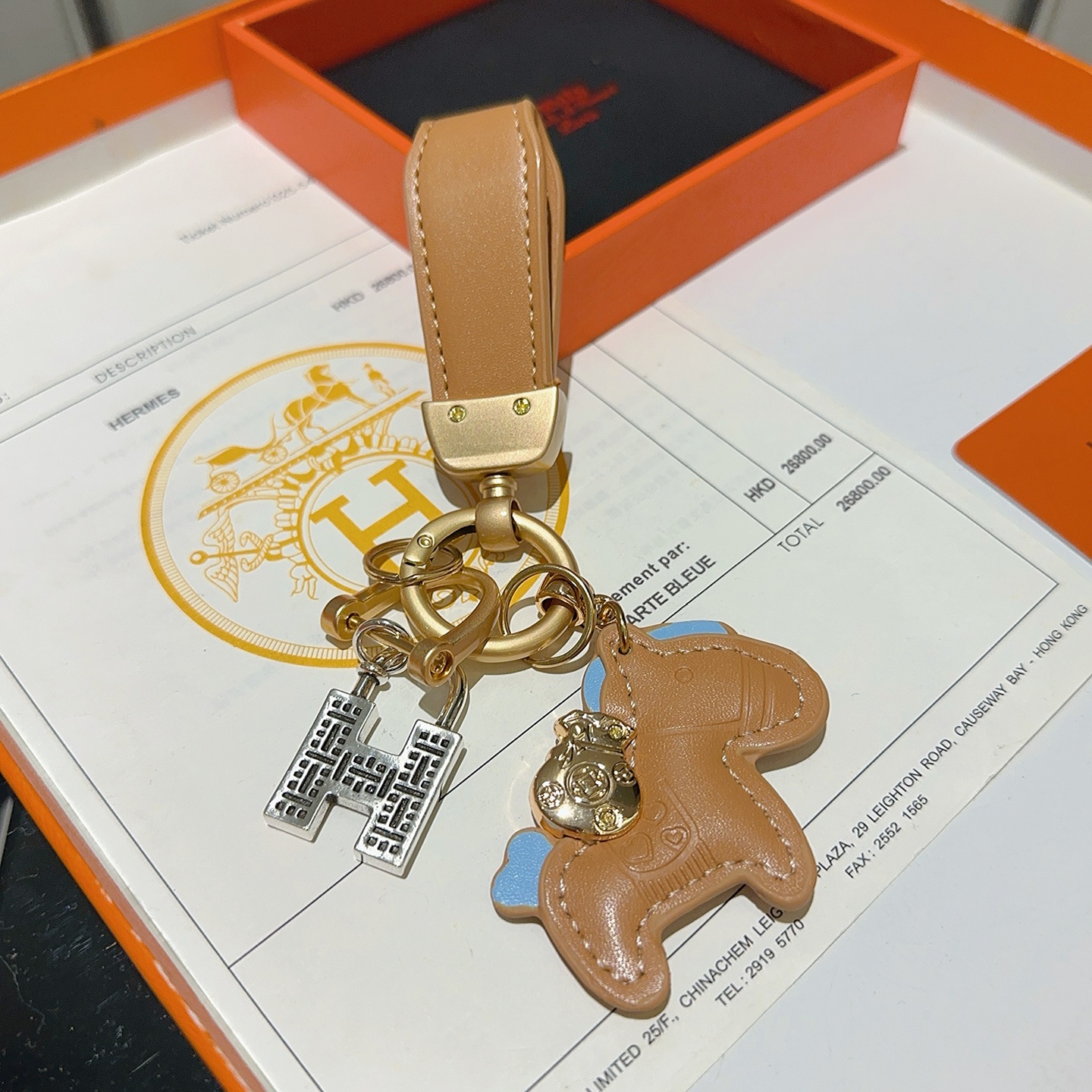 NO:583378,Batch. New Hermes Hermes keychain keychain thickened version Platinum version. High-end Seiko version [color][color] Many Internet celebrities have the same style. Hermes pendant keychain is a test of the master's craftsmanship. It is not easy to ensure that every detail is in place [color][color] High-end customization. Same style for men and women. Hermès is popular. 1:1 super refined like stars. The same K gold texture, crafted with high-end precision craftsmanship.  The car keychain is really awesome, fine jewelry, hermes, hermes, keychain19860909批.新款Hermes爱马仕钥匙扣钥匙扣加厚版 铂金版.高级精工版[色][色]众多网红同款 爱马仕挂饰钥匙扣太考验师傅的手艺了 要确保每个细节都到位不简单[色][色] 高端定制 男女同款 爱马仕火爆 1:1超精赞明星 同款 k金质感,精工高端工艺打造出炉. 车钥匙扣上真的赞爆,饰品精品,hermes,hermes,keychain,Jewelry