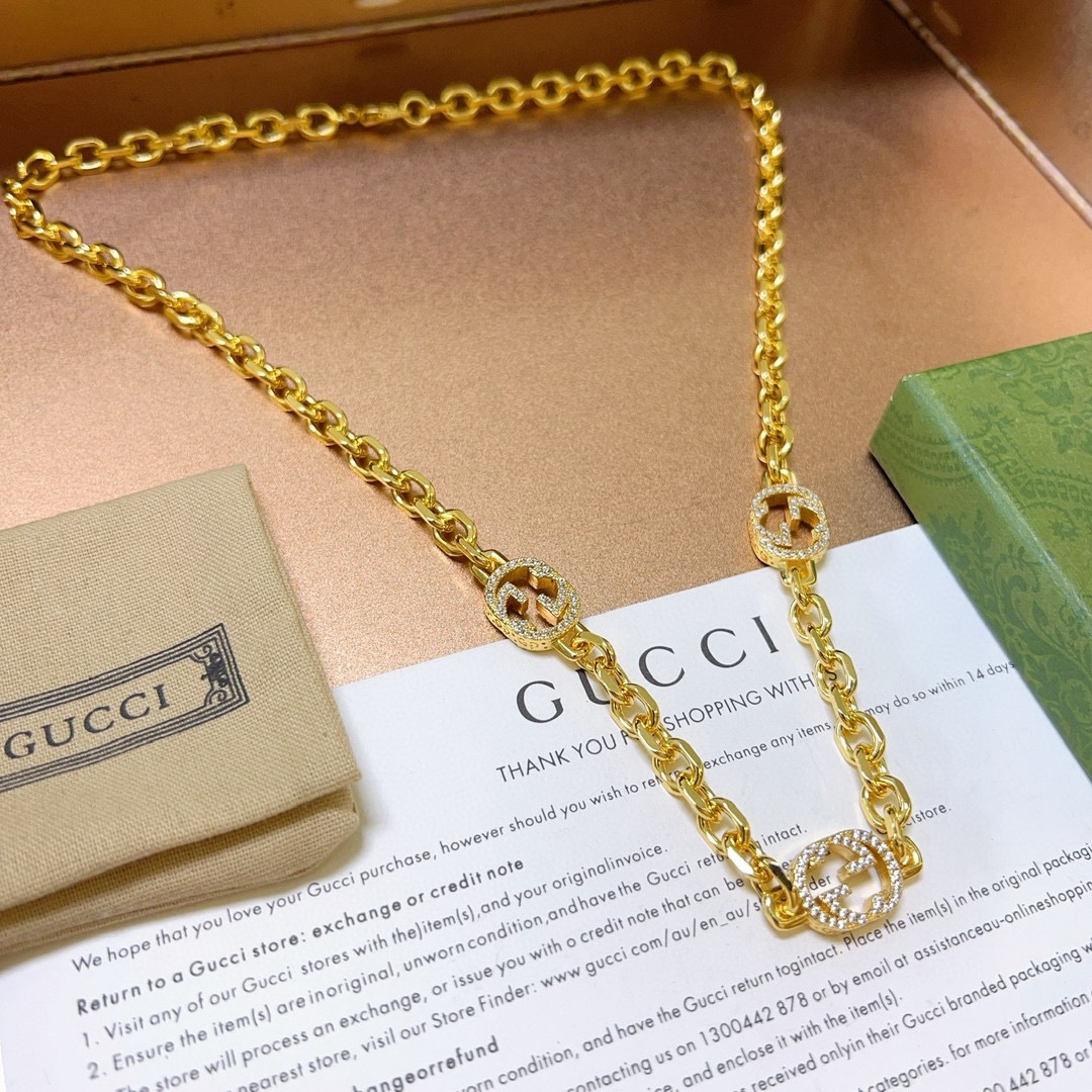 NO:583404,Batch Gucci necklace's latest chain has a higher grade. The same style as the star's Anger Forest series double G Gucci necklace. The chain length is 60 cm and the length can be changed. Gucci gold necklace European and American trend style. The details are distressed. The non-market glossy version. This one has been on the market. It is a best-selling model in Gucci. It is very good to match with trendy clothes, fine jewelry, gucci, necklace.19860909批 古驰项链最新款链条档次更高明星同款Anger Forest系列双G古驰项链 链长60厘米可改长度 古驰金色项链欧美潮流风 细节对版做旧处理 非市面亮面版型 这款一直在出 古驰里面热卖款 非常好搭配潮流衣服,饰品精品,gucci,necklace,Jewelry