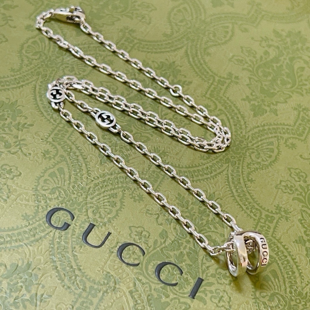 NO:583382,Batch, it’s so handsome. The latest chain of Gucci necklace has a higher grade. The same classic style as the star’s Anger Forest series double G. The new Gucci necklace. The details are distressed. The shiny version is not available in the market. This one has been on the market. It is a best-selling model in Gucci. It goes well with trendy clothes, high-quality jewelry, gucci, and necklaces.19860909批 太帅啦 古驰项链最新款链条档次更高明星同款经典款Anger Forest系列双G新款古驰项链 细节对版做旧处理 非市面亮面版型 这款一直在出 古驰里面热卖款 非常好搭配潮流衣服,饰品精品,gucci,necklace,Jewelry