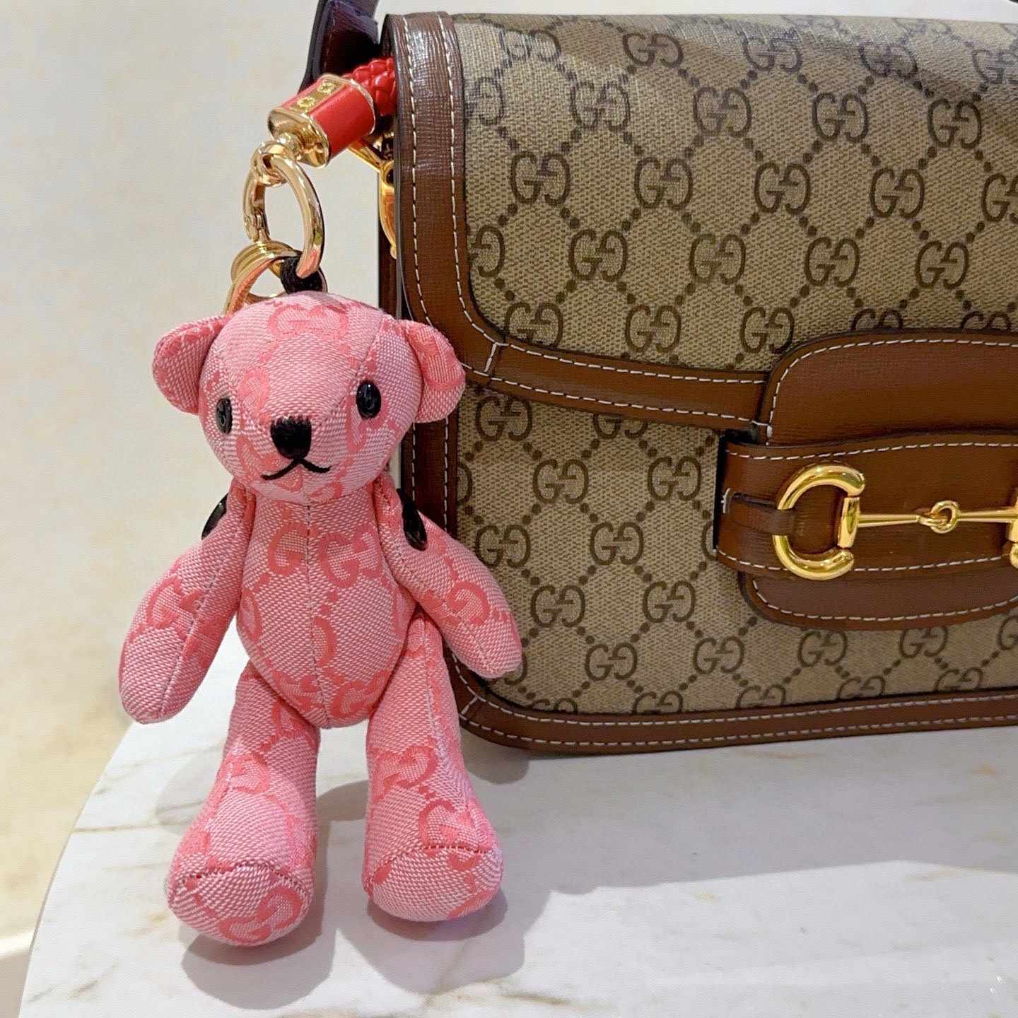 NO:583400,Batch of new product releases Gucci keychains Gucci bag buckles The latest bag charms are of higher quality Stars have the same style Anger Forest series Double G classic models co-branded design concept keychain series The details are distressed and not available in the market Glossy version This one has been out The best-selling model in Gucci Very good match with trendy backpacks, jewelry boutiques, gucci, backpacks, keychain19860909批新品发布 古驰钥匙扣 古驰包包扣 最新款包包挂饰档次更高明星同款Anger Forest系列双G经典款联名设计理念钥匙扣系列 细节对版做旧处理 非市面亮面版型 这款一直在出 古驰里面热卖款 非常好搭配潮流背包,饰品精品,gucci,backpacks,keychain,Jewelry