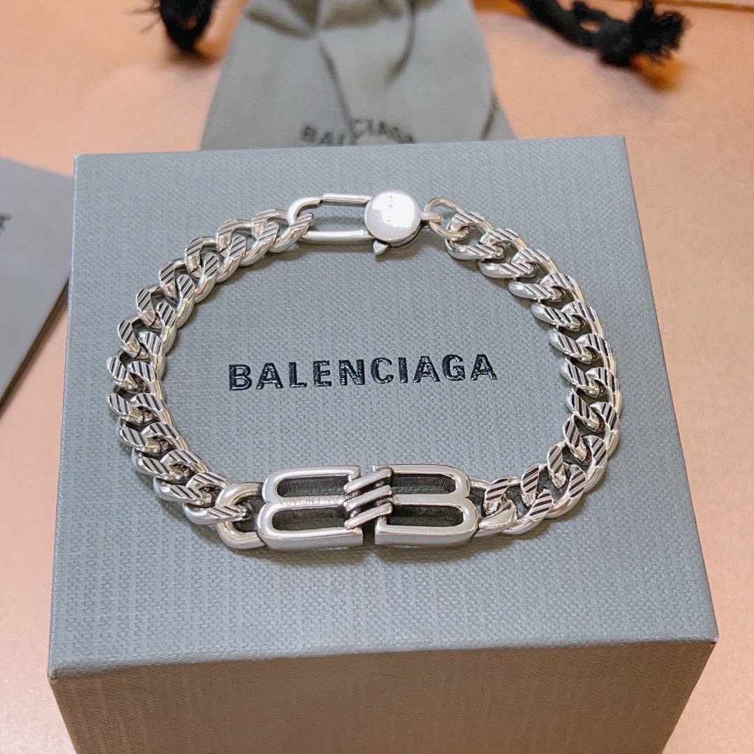 NO:583415,Batch. Original new product Balenciaga Balenciaga Bracelet Counter Same Balenciaga Bracelet Men's hot model shipped Unique design avant-garde A must-have for men and women!  Size 18.20.22.24cm, fine jewelry, balenciaga, balenciaga, bracelet19860909批. 原单货新品 巴黎世家 Balenciaga手链专柜一致巴黎世家手链 男士火爆款出货 设计独特 前卫 男女必备！码数18.20.22.24cm,饰品精品,balenciaga,balenciaga,bracelet,Jewelry