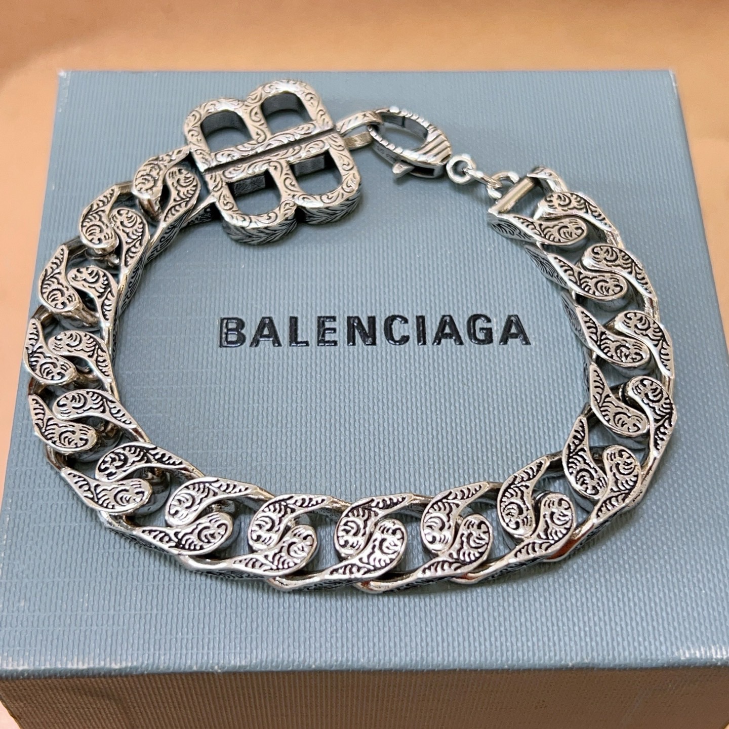 NO:583429,Batch. Original new product Balenciaga Balenciaga Bracelet Counter Same Balenciaga Bracelet Men's hot model shipped Unique design avant-garde A must-have for men and women!  Size 18.20.22.24cm, fine jewelry, balenciaga, balenciaga, bracelet19860909批. 原单货新品 巴黎世家 Balenciaga手链专柜一致巴黎世家手链 男士火爆款出货 设计独特 前卫 男女必备！码数18.20.22.24cm,饰品精品,balenciaga,balenciaga,bracelet,Jewelry