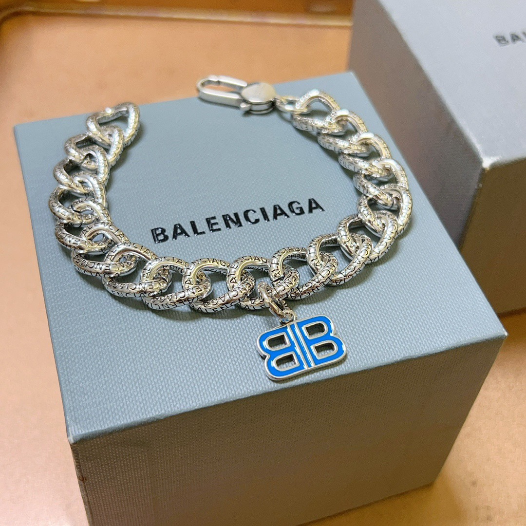 NO:583437,Batch. Original new product Balenciaga Bracelet Balenciaga Bracelet Counter Same Balenciaga Bracelet Men's hot model shipped Unique design avant-garde A must-have for men!  Size 18 20 22 24cm, fine jewelry, balenciaga, balenciaga, bracelet19860909批. 原单货新品 巴黎世家手链Balenciaga手链专柜一致巴黎世家手链 男士火爆款出货 设计独特 前卫 男士必备！码数18 20 22 24cm,饰品精品,balenciaga,balenciaga,bracelet,Jewelry