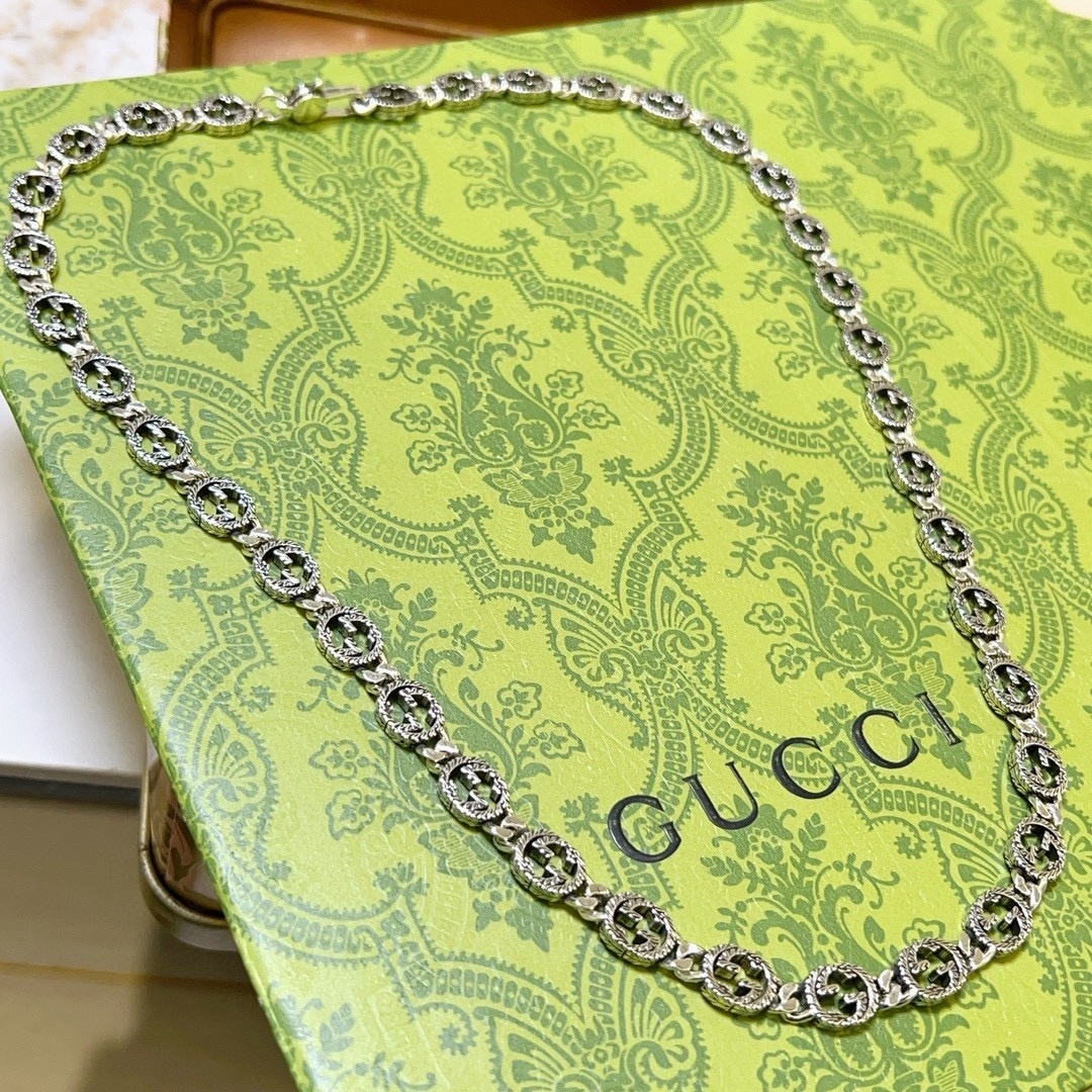 NO:589711,Batch New product launches are not popular until they are released. Douyin is the first choice for Internet celebrities to bring goods. The latest chain of Gucci necklaces is of higher quality. The same style as the Anger Forest series double G design concept retro necklace for celebrities. It makes high-end clothes more elegant and more brand-like and personalized when going out. The details are distressed. Non-market glossy version. This one has been released. The best-selling model in Gucci. Very easy to match, high-quality jewelry, gucci, necklace.19860909批  新品发布不爆不发 抖音带货网红首选 古驰项链最新款链条档次更高明星同款Anger Forest系列双g设计理念复古项链 让高档的衣服搭配更有气质 出去更有牌面和个性 细节对版做旧处理 非市面亮面版型 这款一直在出 古驰里面热卖款 非常好搭配,饰品精品,gucci,necklace,Jewelry