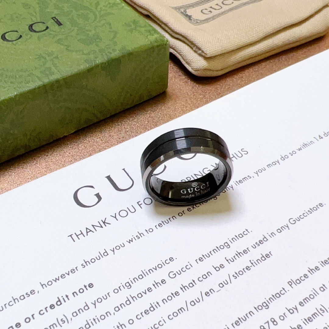 NO:589727,Batch. The latest style of Gucci ring is of higher quality. The same style as the star's Anger Forest series v gold texture double G. Pure handmade craftsmanship. Gucci ring. Detail matching is purely handmade. Non-market glossy version. This one has been out. The best-selling model in Gucci. Very easy to match with trendy clothes. The size is 7 8 9 10 11. Couple rings of the same style for men and women, fine jewelry, gucci, ring19860909批.古驰戒指最新款款式档次更高明星同款Anger Forest系列v金质感双G纯手工制作工艺 古驰戒指 细节对版纯手工处理 非市面亮面版型 这款一直在出 古驰里面热卖款 非常好搭配潮流衣服码数美7 8 9 10 11 男女同款情侣戒指,饰品精品,gucci,ring,Jewelry