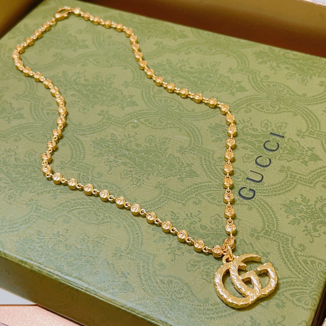 NO:589776,Batch (Luxury Style) Gucci Necklace’s latest chain has a higher grade and is the same style as that of celebrities. It took more than a month to make it. It is meticulously crafted and handmade to create the perfect latest style Anger Forest Series Double G Gucci Necklace. The details are matched with gold processing. The shiny version is not available in the market. This one has been on the market. It is a best-selling model in Gucci. It goes well with trendy clothes, fine jewelry, gucci, necklace, and gold.19860909批 (奢华款)古驰项链最新款链条档次更高明星同款.花了一个多月做出来精工细致纯手工打造完美的最新款式 Anger Forest系列双G古驰项链 细节对版黄金处理 非市面亮面版型 这款一直在出 古驰里面热卖款 非常好搭配潮流衣服,饰品精品,gucci,necklace,gold,Jewelry