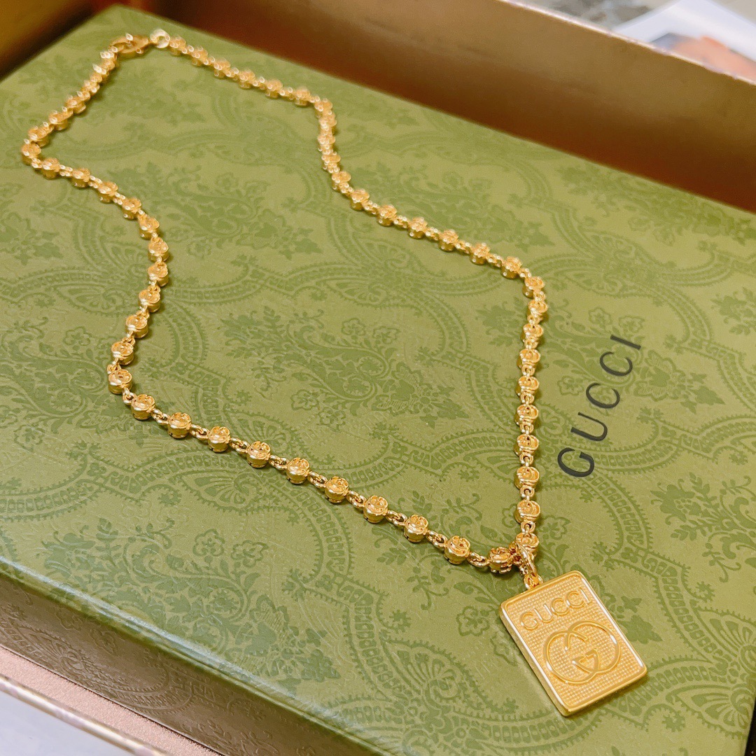 NO:589790,Batch, do not explode, douyin is the first choice for Internet celebrities to bring goods. The latest chain of Gucci necklace is of higher quality. The same style as the Anger Forest series double g gold pendant high-end necklace for celebrities. The elegance and unique charm of the design make the high-end clothes more elegant and more brand-like and personalized when going out. The details are matched with gold processing. Non-market glossy version. This one has been out. The best-selling model in Gucci. Very easy to match, fine jewelry, gucci, necklace, gold.19860909批 不爆不发 抖音带货网红首选 古驰项链最新款链条档次更高明星同款Anger Forest系列双g黄金吊坠高端项链 设计的优雅与独特魅力 让高档的衣服搭配更有气质 出去更有牌面和个性 细节对版黄金处理 非市面亮面版型 这款一直在出 古驰里面热卖款 非常好搭配,饰品精品,gucci,necklace,gold,Jewelry
