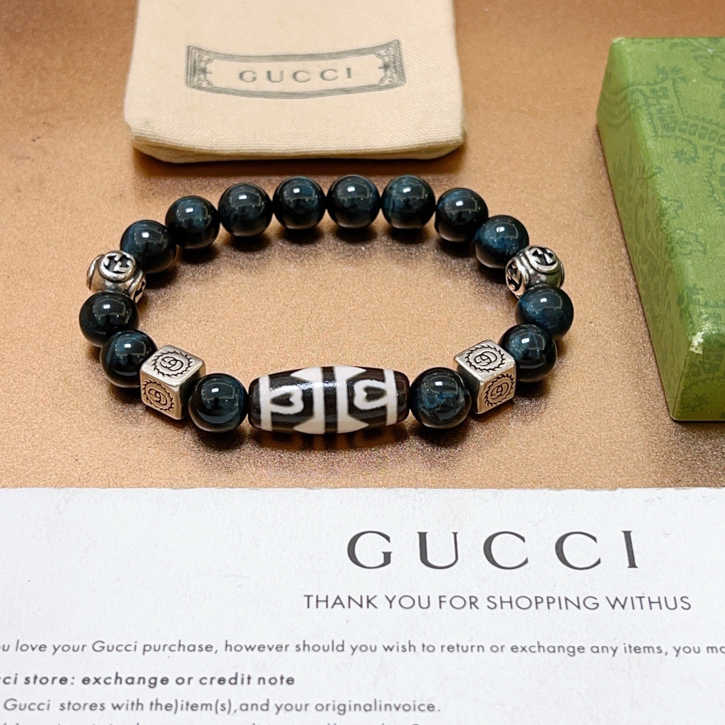 NO:589858,Batch new product release Gucci bracelets for men and women. The latest tiger eye stone bracelet is of a higher grade. The same style for celebrities. Anger Forest series double g crystal bracelet. Size: 16-24 cm. Details are matched to the gold treatment. Non-market shiny version. Non-market ordinary. This model has been released. The best-selling model in Gucci. Very good to match clothes, high-quality jewelry, gucci, bracelet, gold.19860909批 新品发布古驰手链男女同款 最新款虎眼石手链档次更高明星同款Anger Forest系列双g水晶手链 尺寸:16-24厘米 细节对版黄金处理 非市面亮面版型 非市面普通做这款一直在出 古驰里面热卖款 非常好搭配衣服,饰品精品,gucci,bracelet,gold,Jewelry