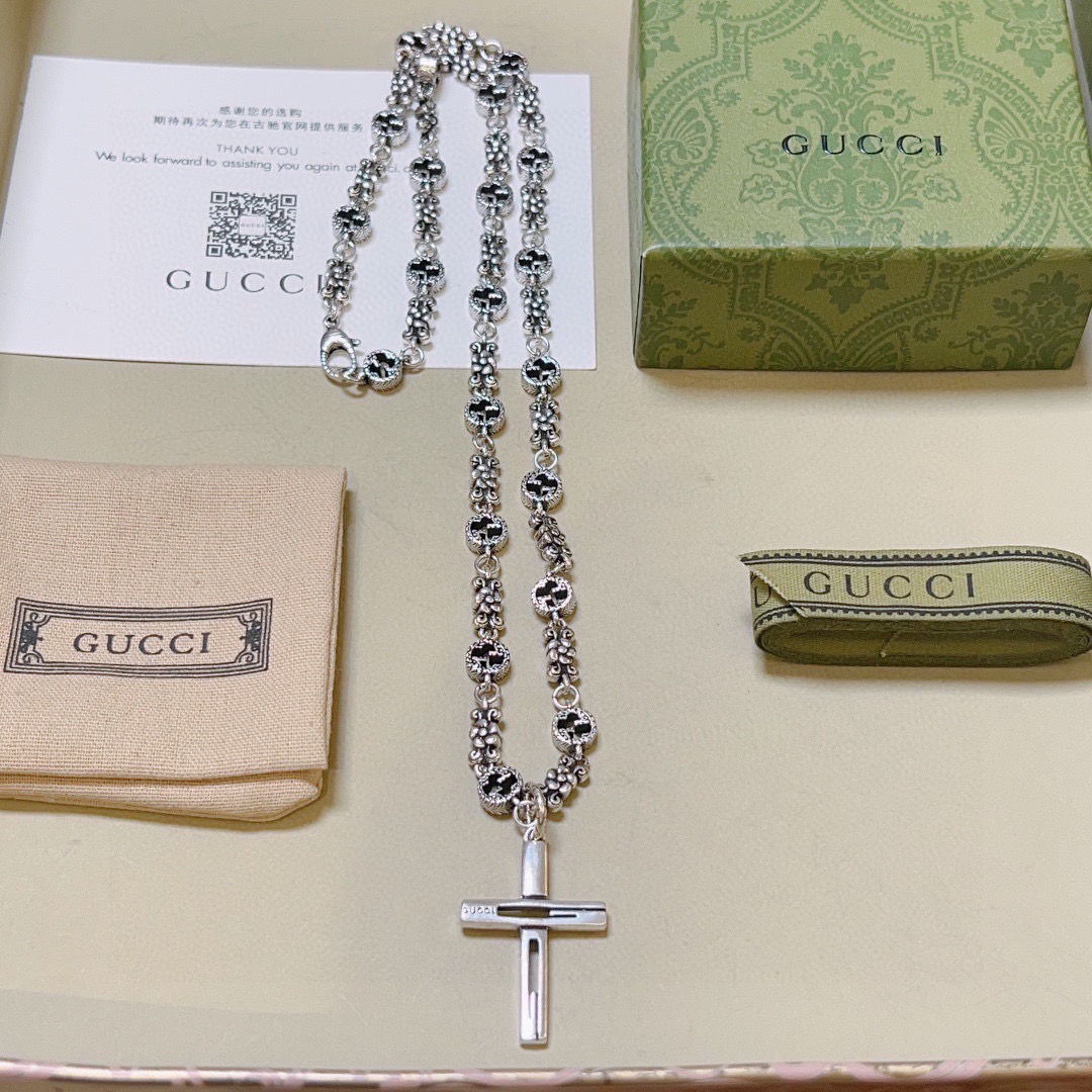NO:589885,Batch New Product Release Gucci Necklace The latest chain has a higher grade. The same style as the star Anger Forest series Double G Gucci Necklace Cross Unique Temperament Necklace Seiko Necklace The details are distressed and have a non-market glossy version. This one has been on the market. It is a best-selling model in Gucci. It goes well with trendy clothes, fine jewelry, Gucci, and necklace.19860909批 新品发布古驰项链最新款链条档次更高明星同款Anger Forest系列双G古驰项链十字架独特气质项链 精工项链 细节对版做旧处理 非市面亮面版型 这款一直在出 古驰里面热卖款 非常好搭配潮流衣服,饰品精品,gucci,necklace,Jewelry