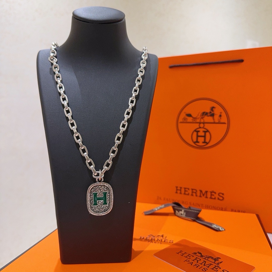 NO:589880,Batch. HERMES Hermès Necklace, Pig Nose Necklace Series Jewelry, Imported and Customized. High-end Chains, Classic Matches, New Products, Simple Fashion Counter Consistency, Hot Styles Shipped, Unique Designs, Avant-garde, Must-Have Styles for Men and Women!  , jewelry boutique, hermes, hermes, necklace19860909批.HERMES 爱马仕项链 猪鼻子项链系列首饰 进口定制.高端链条经典搭配 新品 简单时尚专柜一致 火爆款出货 设计独特 前卫 男女必备款！,饰品精品,hermes,hermes,necklace,Jewelry