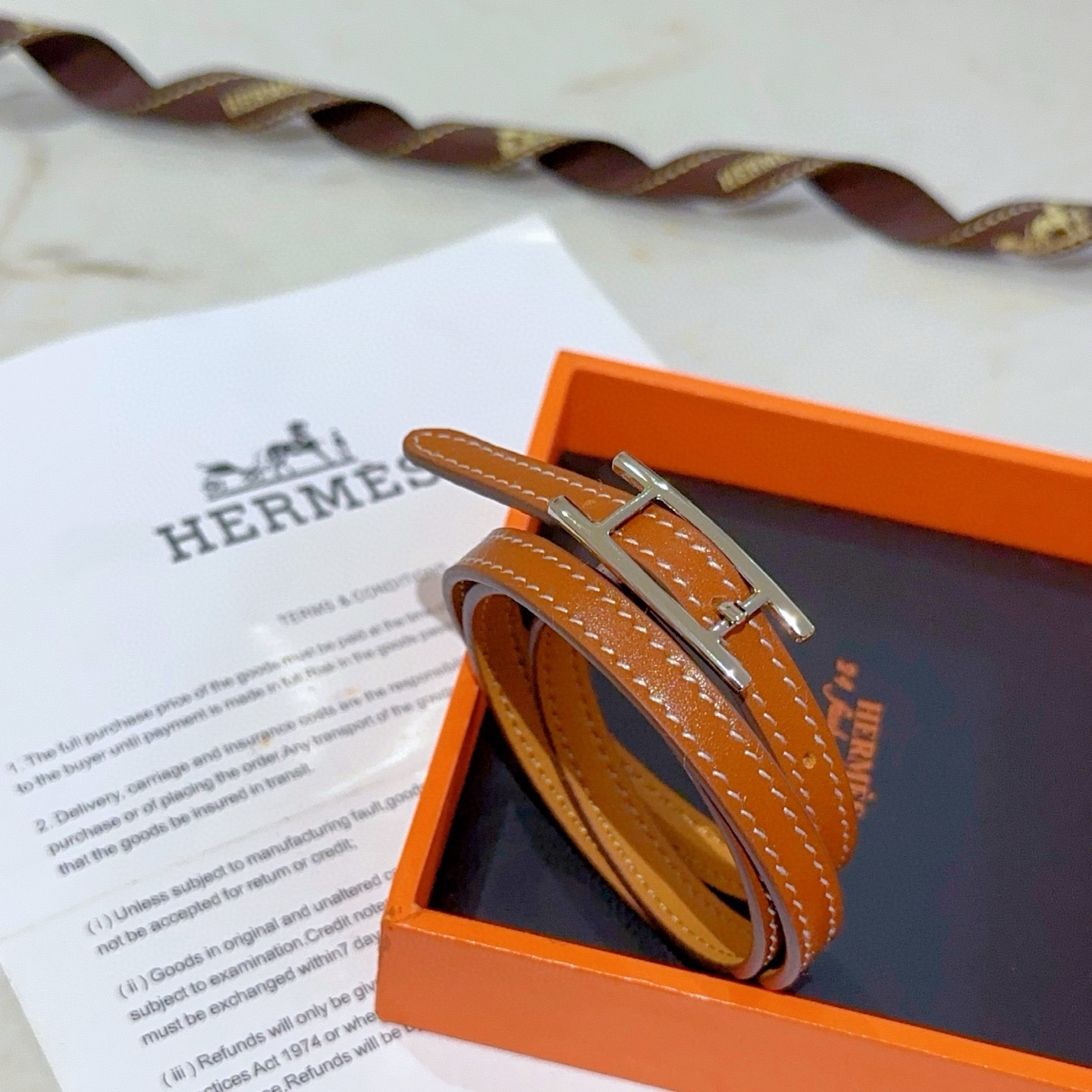 NO:589860,Batch New Product Release Hermès Leather Cord Bracelet Latest Handmade Cowhide Material Stamped Logo High-grade Stars Same Style Anger Forest Series Hermès Bracelet Classic Series 18k Gold Bracelet Handle Detailed Version Distressed Unmarketed Glossy Version This Has Been Out The Best Seller in Hermès Very Good Matching with Trendy Clothes Same Style for Men and Women Self-adjustable Sizes in 3 Levels, Boutique Jewelry, Hermes, Bracelet, Cowhide19860909批 新品发售 爱马仕手绳皮绳手链最新款纯手工牛皮材质钢印logo档次更高明星同款Anger Forest系列爱马仕手链经典款系列18k金手链手绳 细节对版做旧处理 非市面亮面版型 这款一直在出 爱马仕里面热卖款 非常好搭配潮流衣服男女同款 尺寸3档自行调节,饰品精品,hermes,bracelet,cowhide,Jewelry
