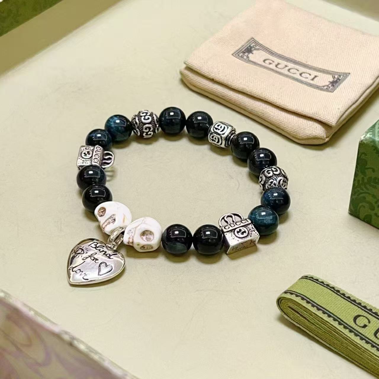 NO:589881,Batch Gucci bracelets for men and women. The latest natural stone tiger eye stone hand-polished bracelets are of a higher grade. The same style for celebrities. Anger Forest series double g agate bracelets. Size: 16-24 cm. Details are distressed. Non-market glossy version. Non-market ordinary ones. This one has been out. Best-selling model in Gucci. Very good match with clothes, high-quality jewelry, gucci, bracelet.19860909批 古驰手链男女同款 最新款天然石虎眼石全手工手磨手链档次更高明星同款Anger Forest系列双g玛瑙手链 尺寸:16-24厘米 细节对版做旧处理 非市面亮面版型 非市面普通做这款一直在出 古驰里面热卖款 非常好搭配衣服,饰品精品,gucci,bracelet,Jewelry